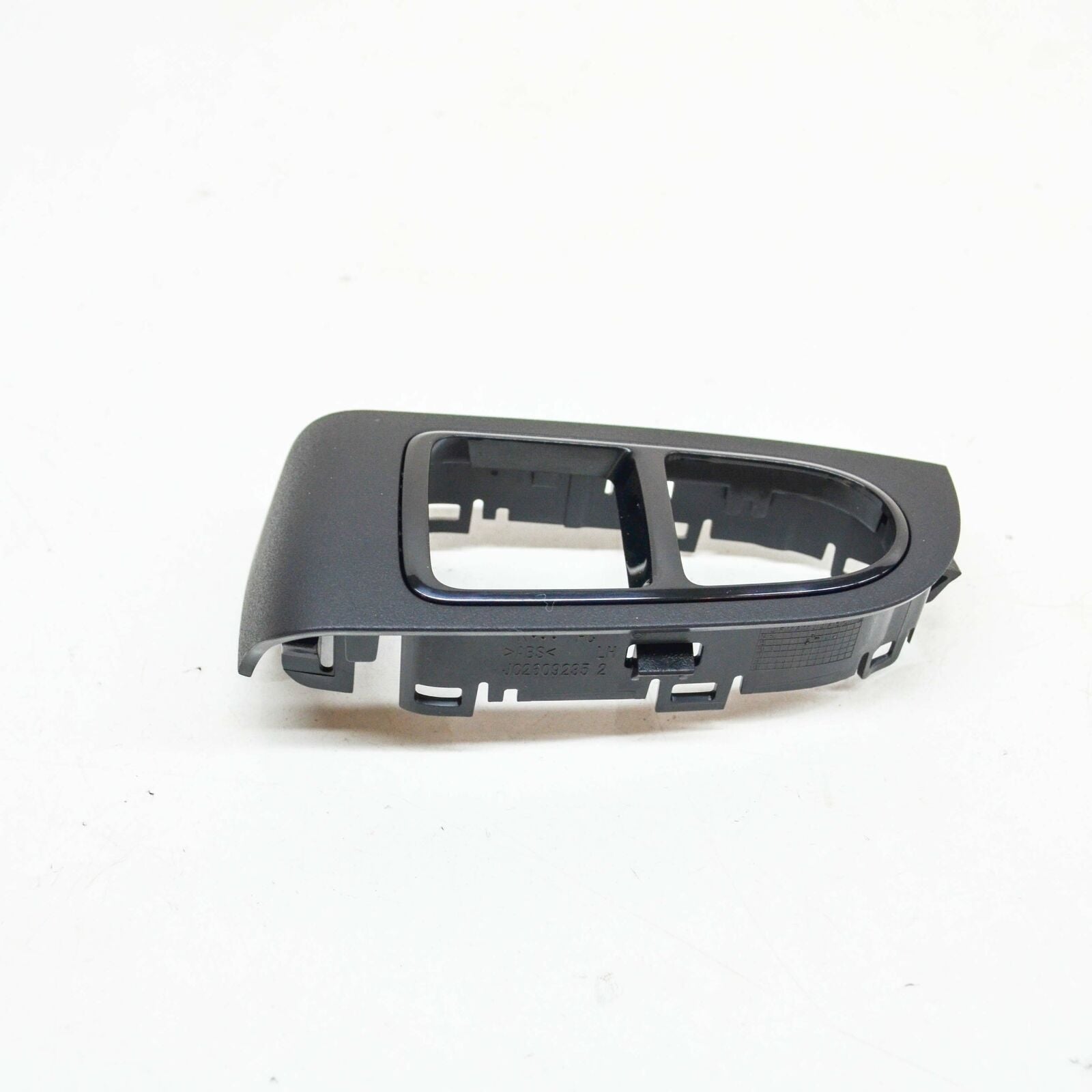 NEW MB C W205 FRONT LEFT DOOR WINDOW BEZEL LHD A20572041149051 ORIGINAL