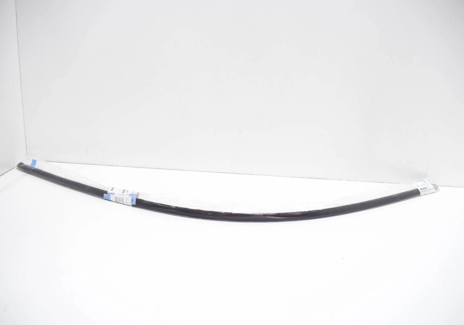 NEW BMW 7 E65 FRONT UPPER WINDSHIELD MOULDING SEAL 51317172022 ORIGINAL