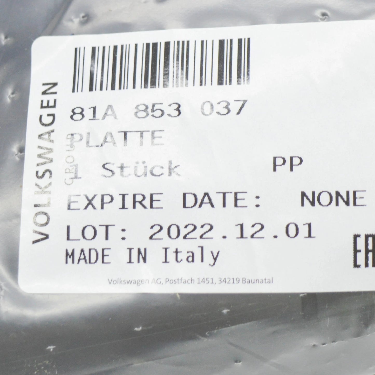 NEW AUDI Q2 GA FRONT BUMPER STRIKER PLATE 81A853037 ORIGINAL