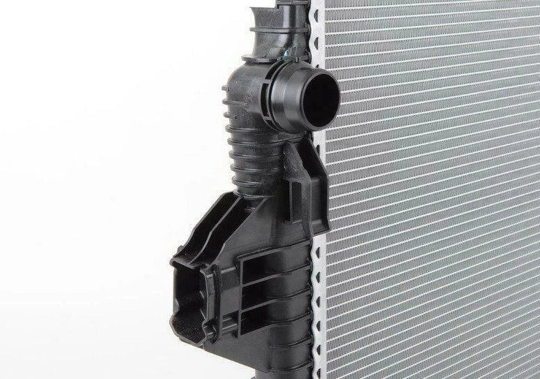NEW VOLKSWAGEN TOUAREG 7P COOLANT RADIATOR 7P0121253A ORIGINAL