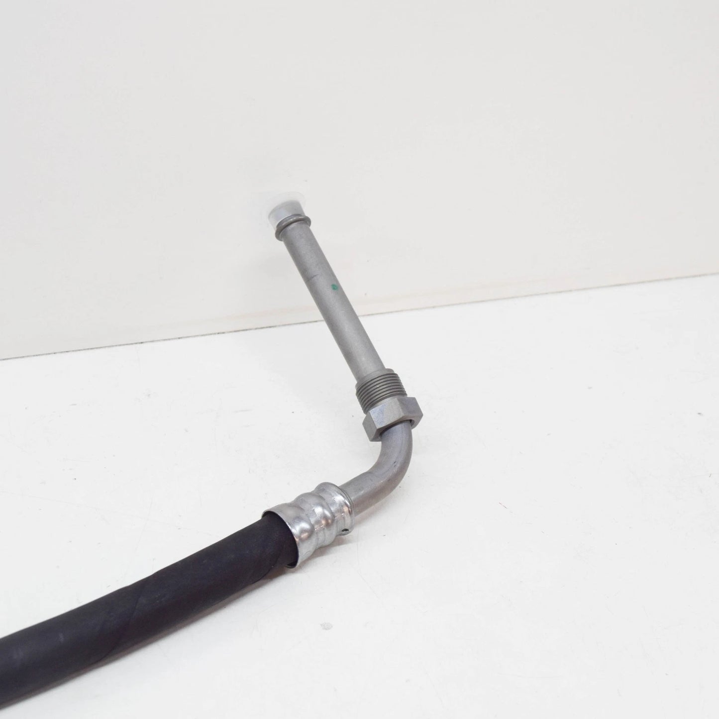 NEW BMW E30 CABRIO ENGINE OIL COOLER HOSE PIPE OUTLET 1707864 17211707864