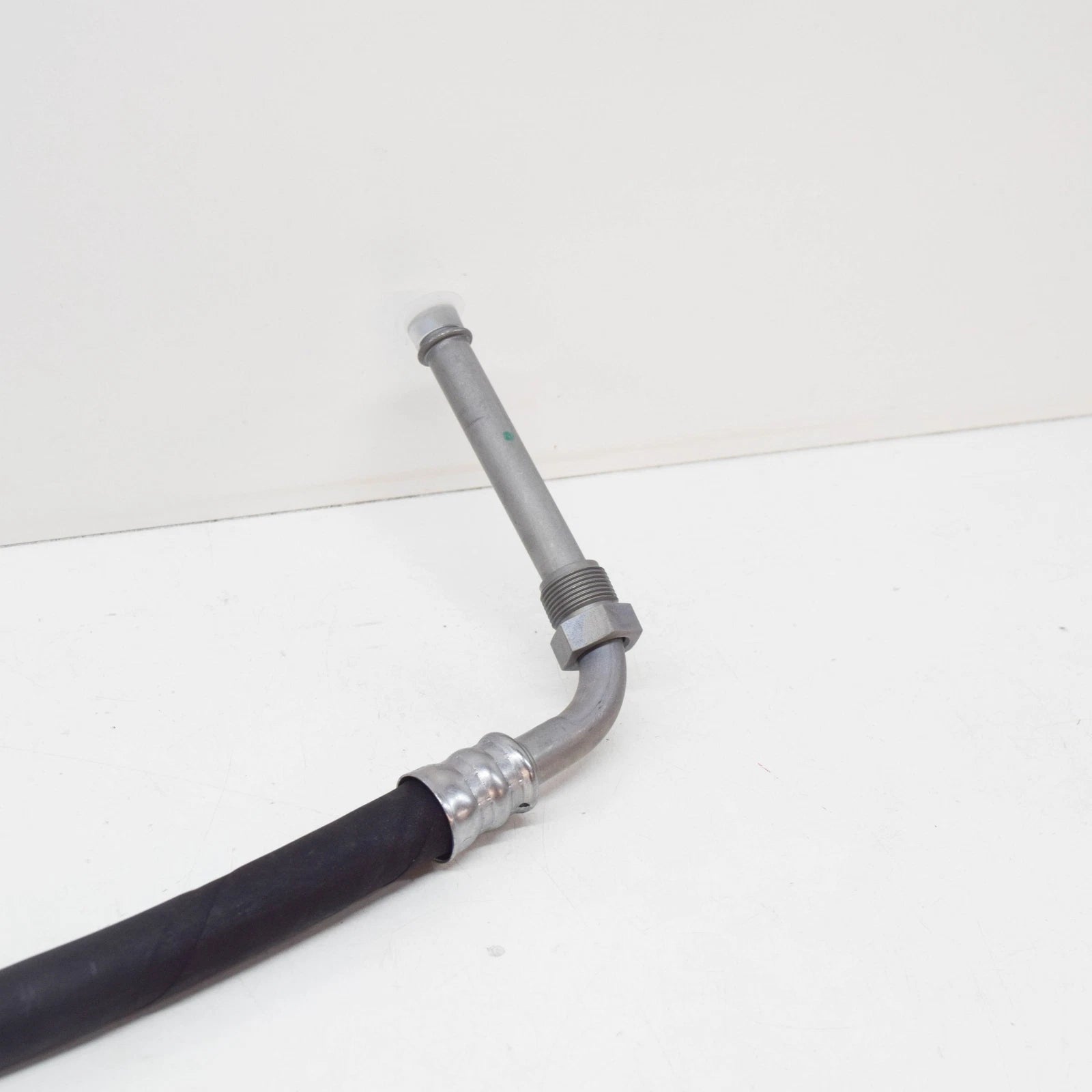 NEW BMW E30 CABRIO ENGINE OIL COOLER HOSE PIPE OUTLET 1707864 17211707864