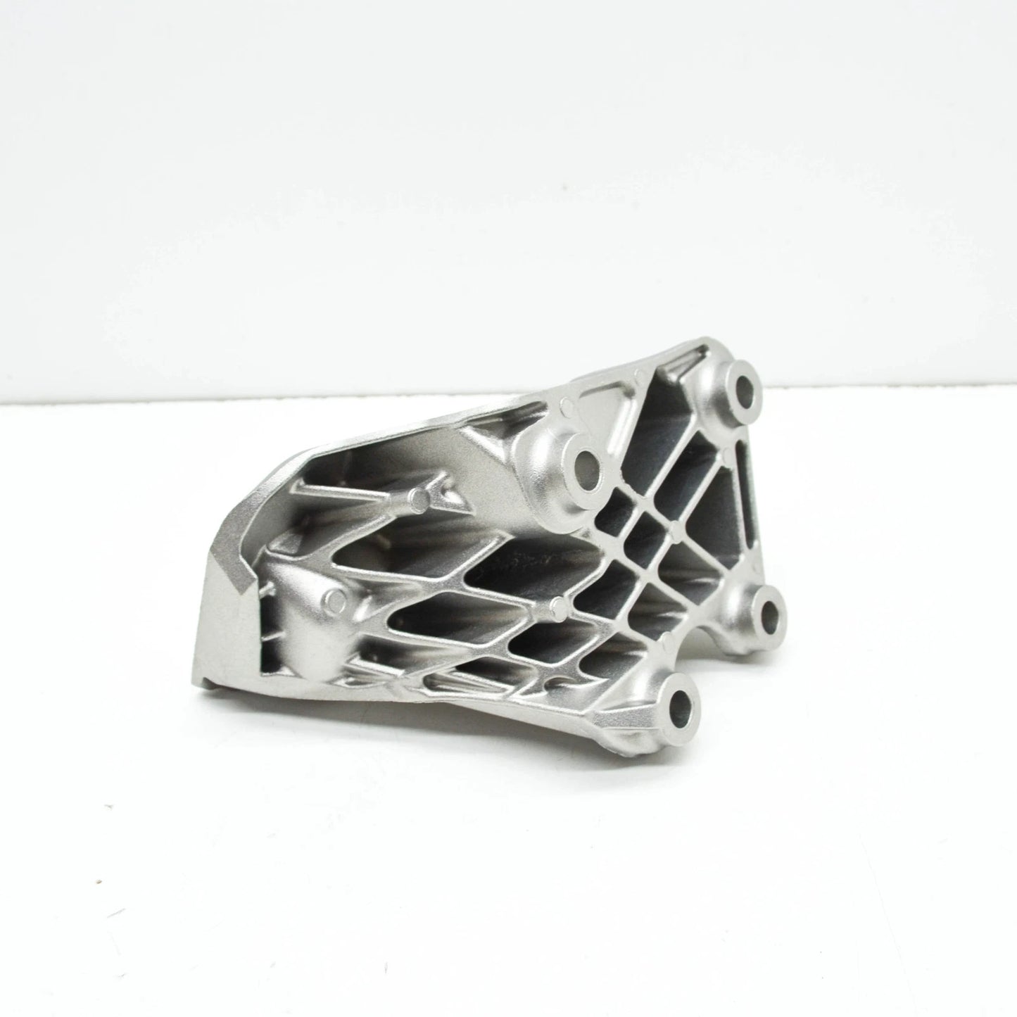 NEW BMW M5 F90 ENGINE BRACKET RIGHT SIDE 22117853648 7853648 ORIGINAL