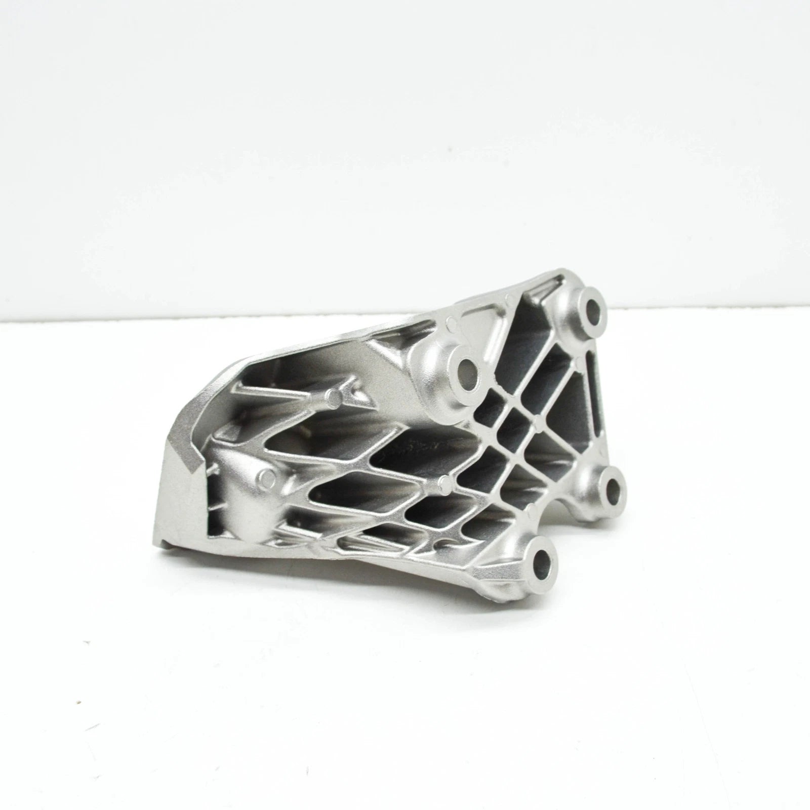 NEW BMW M5 F90 ENGINE BRACKET RIGHT SIDE 22117853648 7853648 ORIGINAL