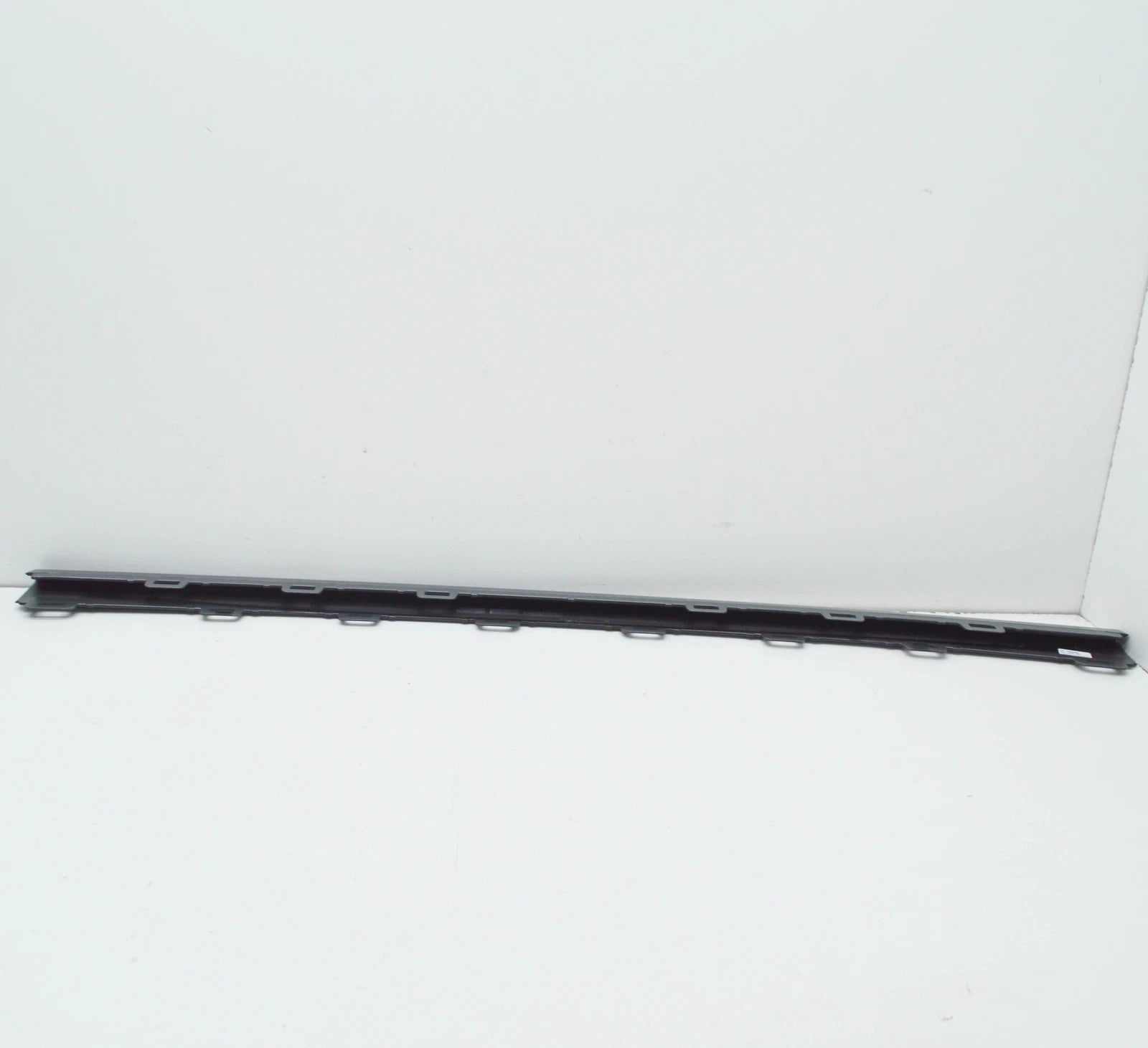 NEW AUDI A1 SPORTBACK GBA REAR BUMPER CENTER MOLDING 82A8076441RR