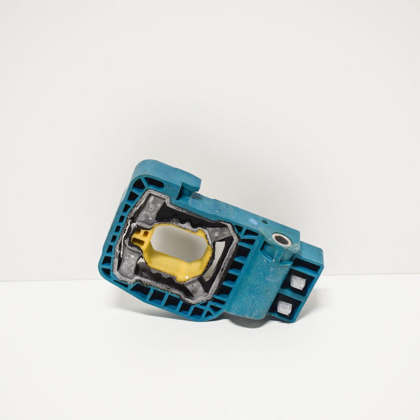 NEW BMW 7 G11 G12 RADIATOR LEFT MODULE MOUNTING 17118632141 ORIGINAL