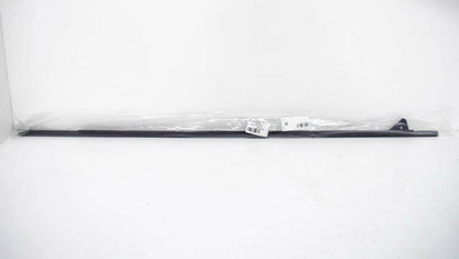 NEW AUDI A3 8P FRONT LEFT OUTER WINDOW APERTURE SEAL 8P3837477C