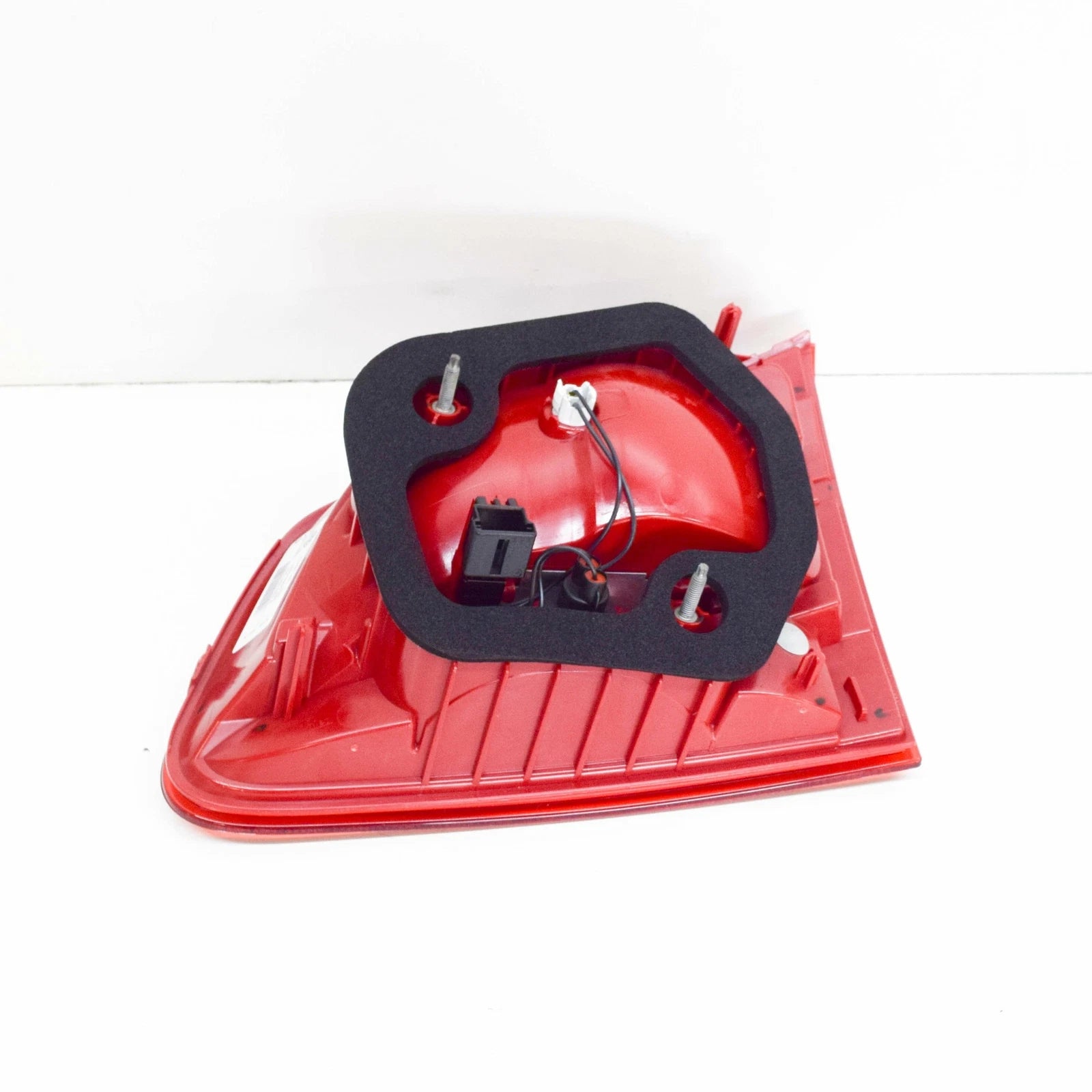 NEW VOLKSWAGEN TOUAREG 7P REAR LEFT INNER TAIL LIGHT 7P6945093B