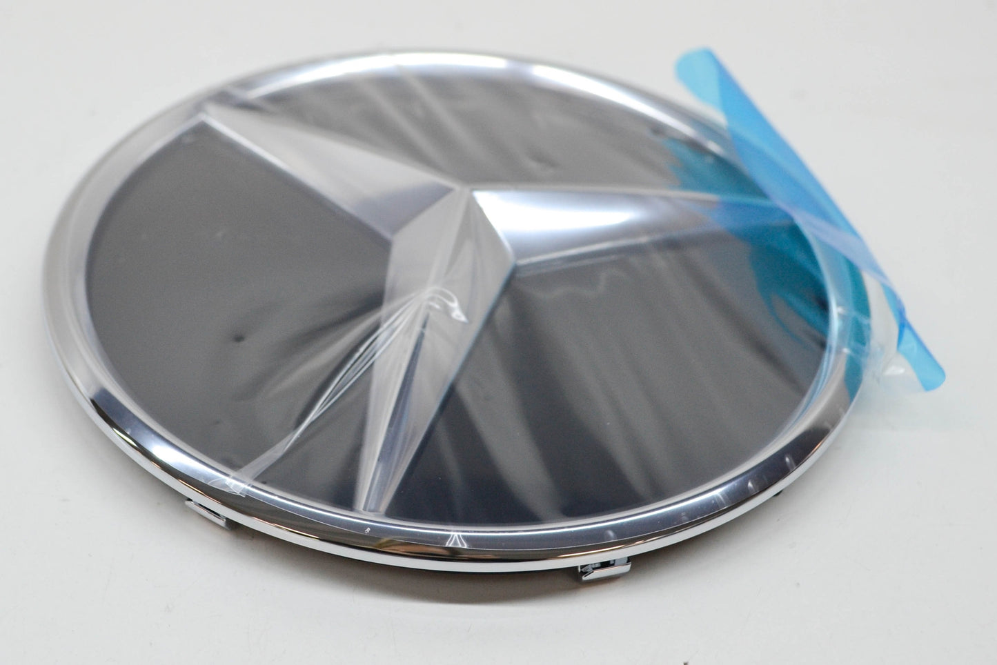 NEW MB GLC X253 FRONT BUMPER RADIATOR GRILLE STAR EMBLEM A0008800300 ORIGINAL