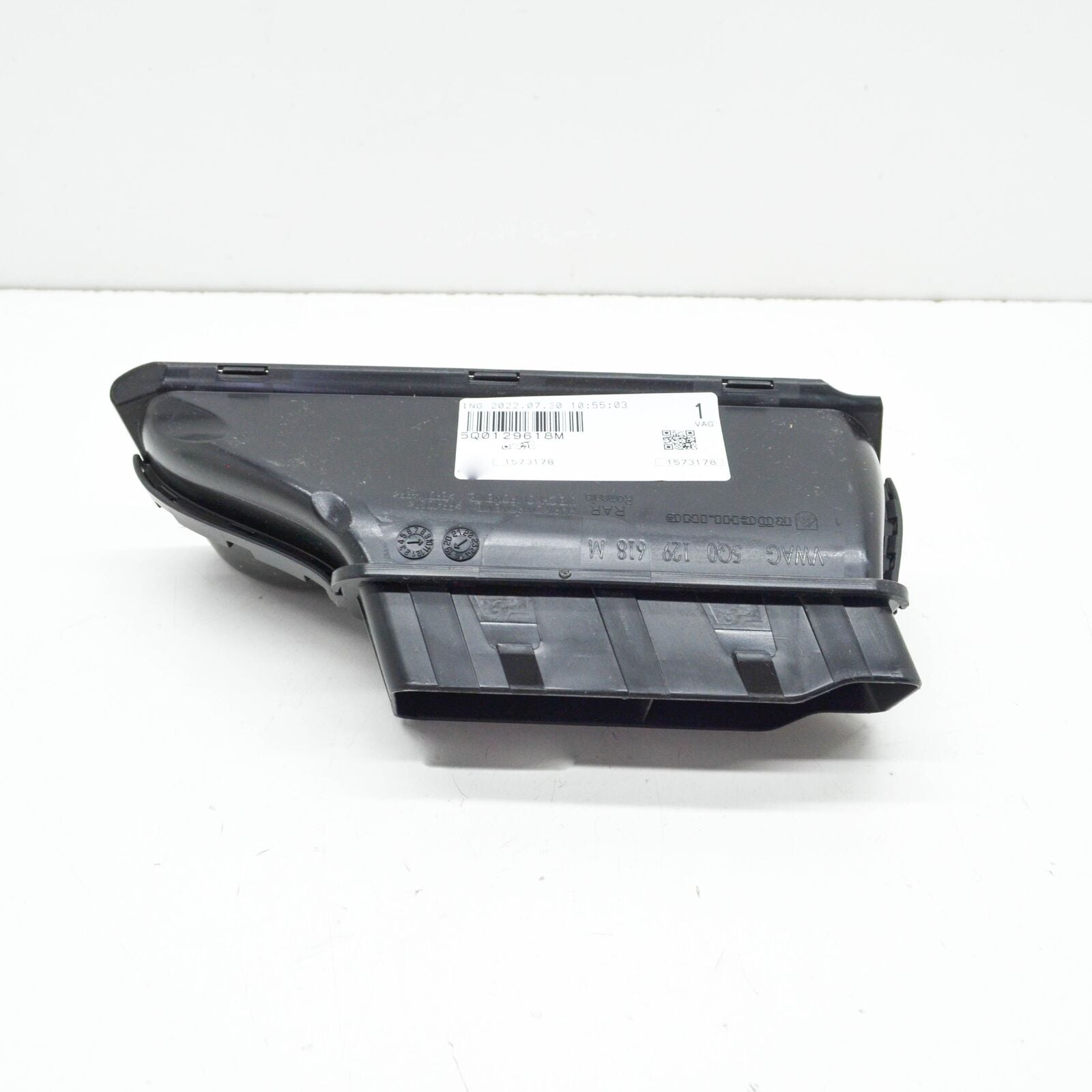 NEW VOLKSWAGEN GOLF MK8 CD AIR GUIDE 5Q0129618M ORIGINAL