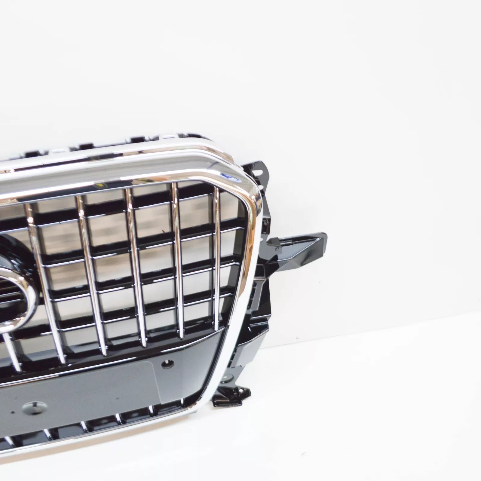 NEW AUDI Q5 8R RADIATOR GRILLE 8R0853651ACT94 ORIGINAL