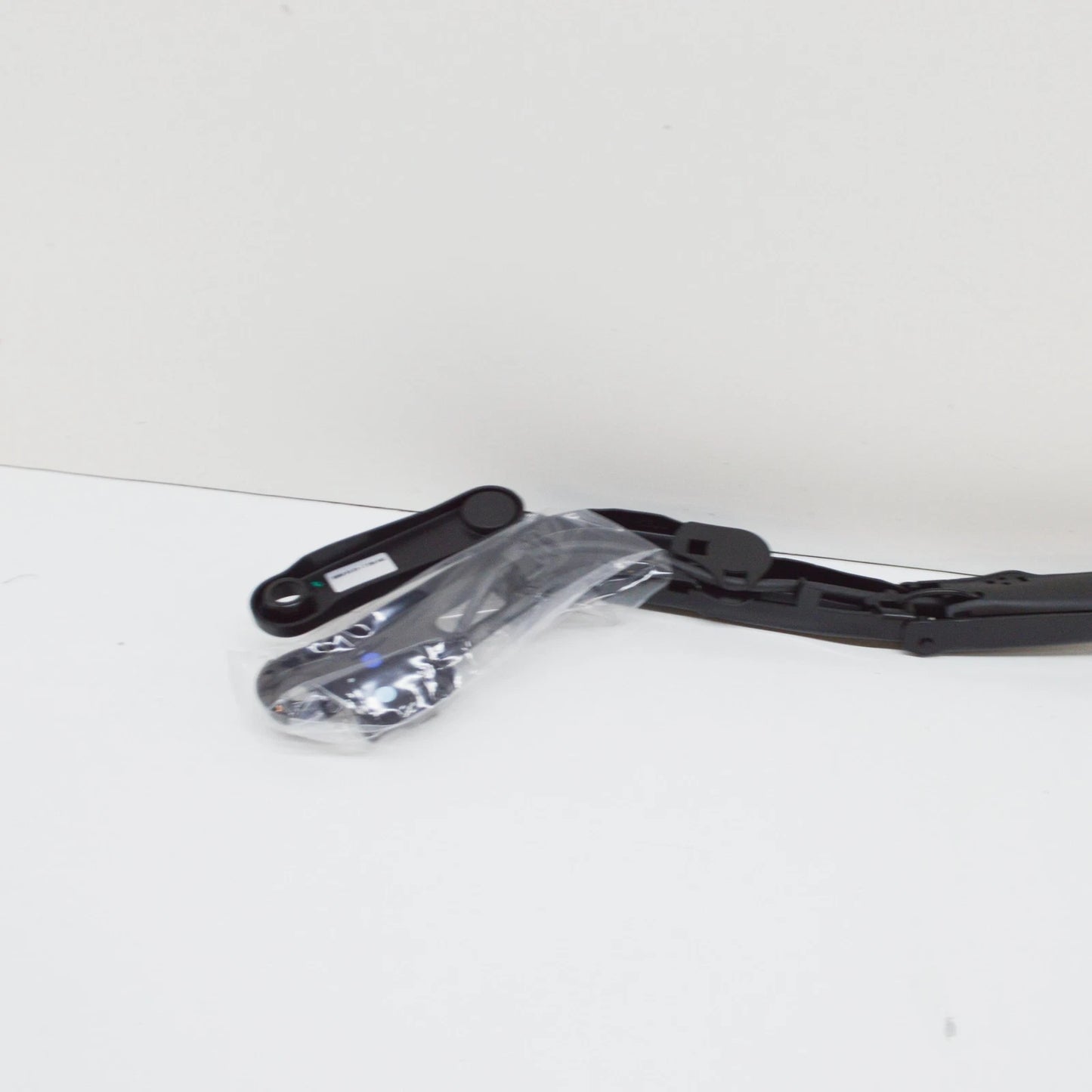 NEW BMW 7 E65 E66 E67 RIGHT WINDSHIELD WIPER ARM RHD 61617208692 7208692