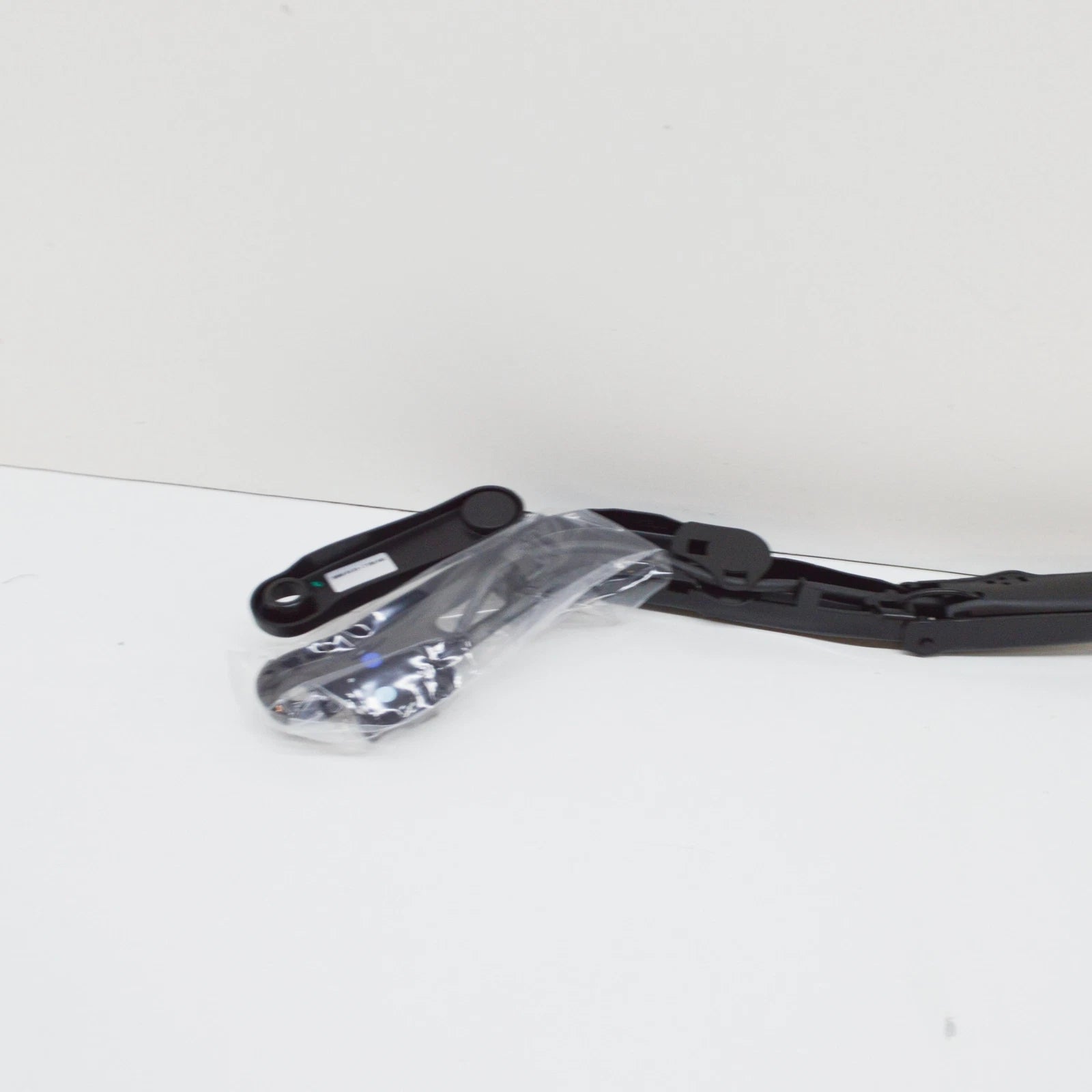 NEW BMW 7 E65 E66 E67 RIGHT WINDSHIELD WIPER ARM RHD 61617208692 7208692