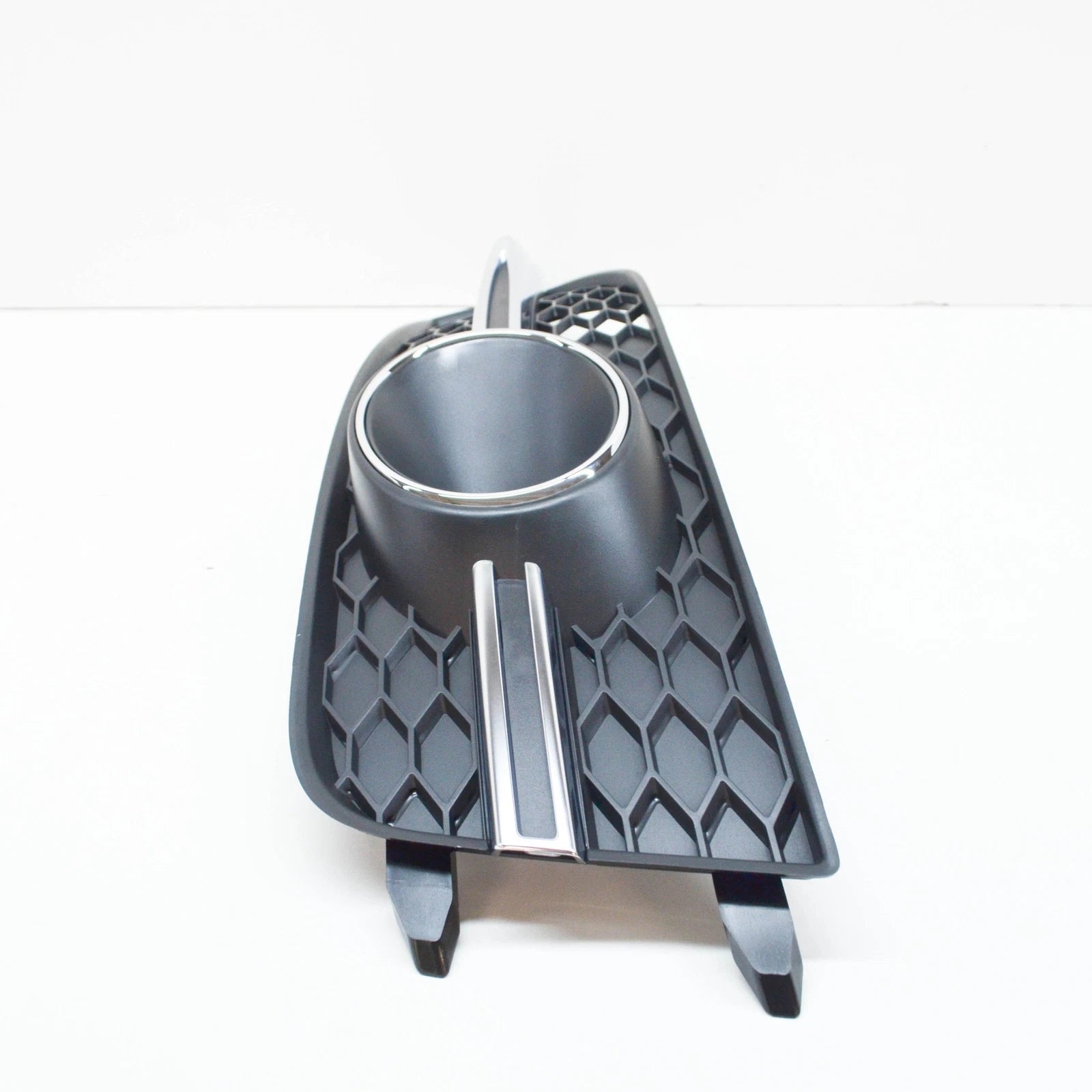 NEW AUDI A7 4GA S FRONT BUMPER RIGHT FOG LIGHT GRILLE 4G8807682E9B9