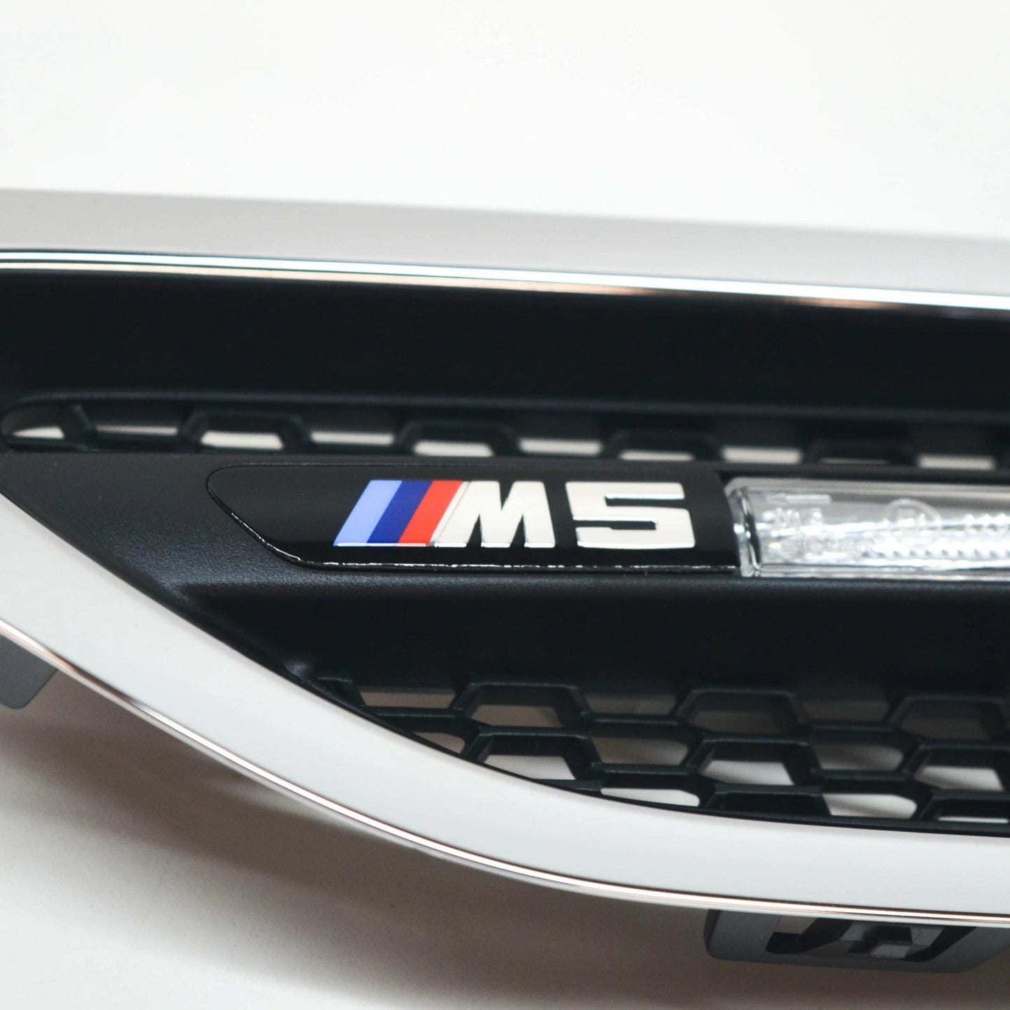 NEW BMW M5 F10 M FRONT LEFT SIDE PANEL GRILLE TRIM REPEATER 51134805797 OEM