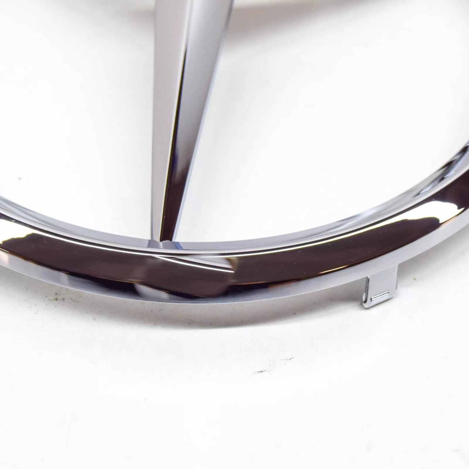 NEW MERCEDES-BENZ SLK R170 FRONT GRILL HOOD EMBLEM A1708880086 2004