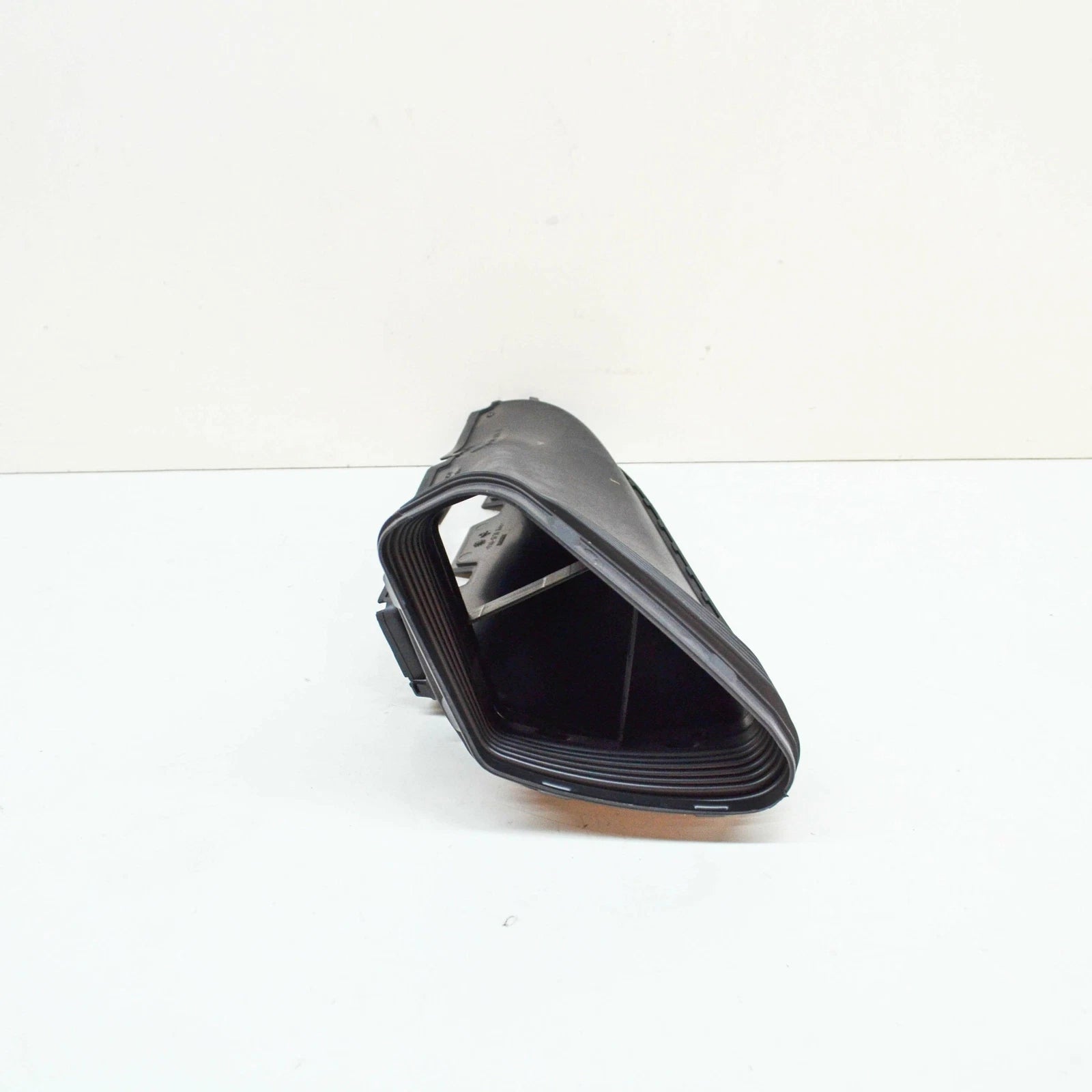 NEW AUDI A6 C6 RIGHT AIR INTAKE DUCT 4G0129624D