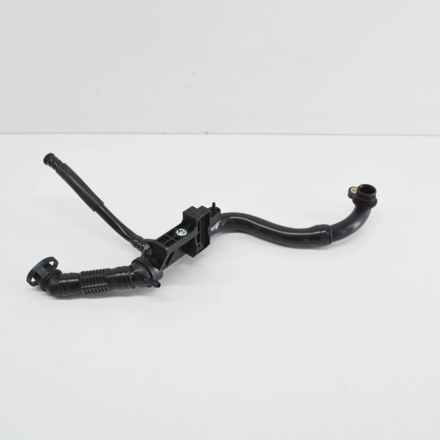 NEW AUDI A1 8X BREATHER VENT HOSE 03C103474AD ORIGINAL