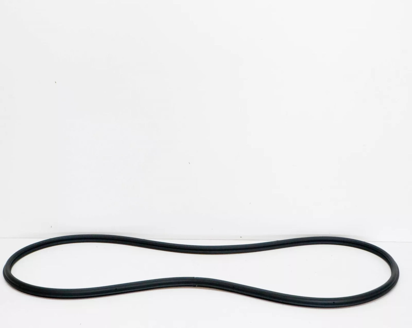 NEW AUDI A3 8P REAR LID RUBBER SEAL 8P4827705E