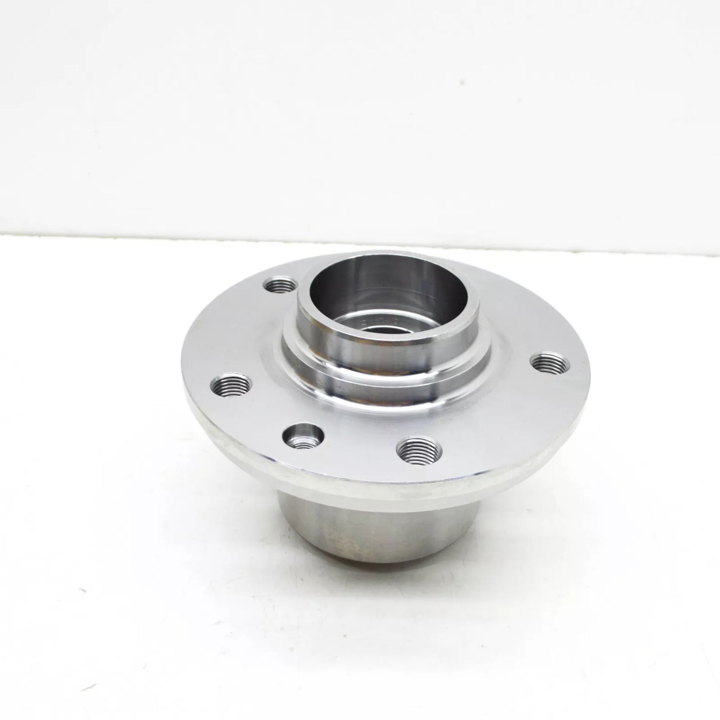NEW VW TRANSPORTER T5 REAR WHEEL HUB WITH BEARING 7H0401611H ORIGINAL