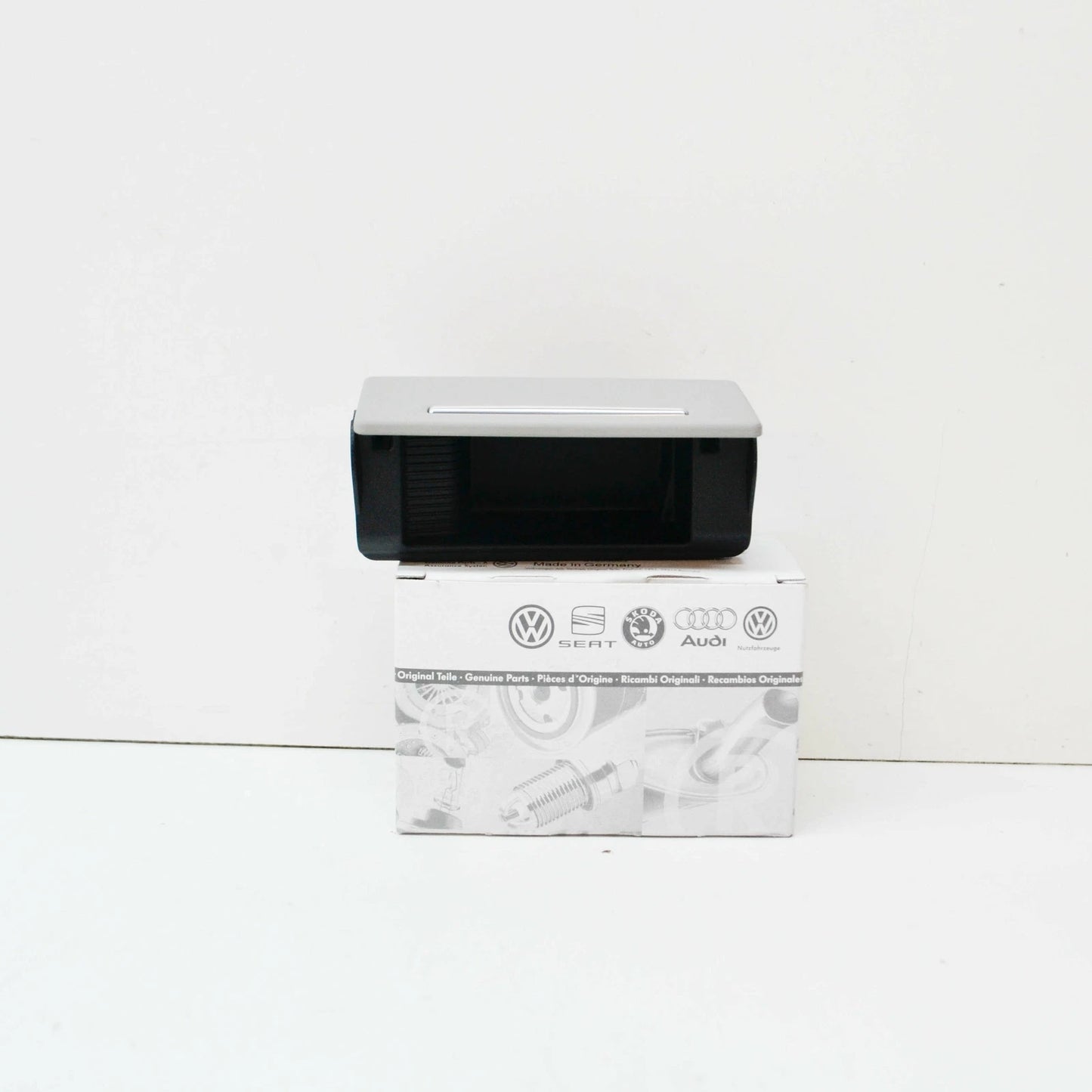 NEW AUDI A7 4G CENTER CONSOLE ASHTRAY 4G8857406CHK2  4G8857406C HK2