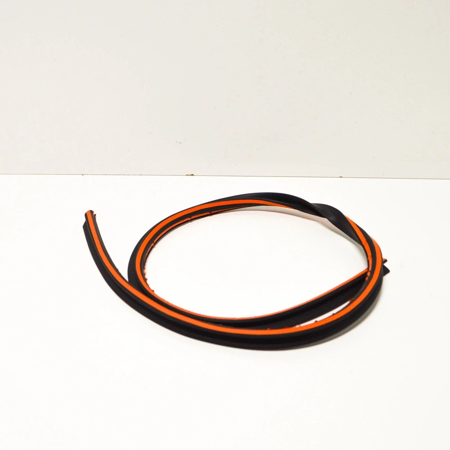 NEW BMW 3 E30 FENDER GASKET RIGHT SIDE M SPORT 51712233122 2233122 ORIGINAL