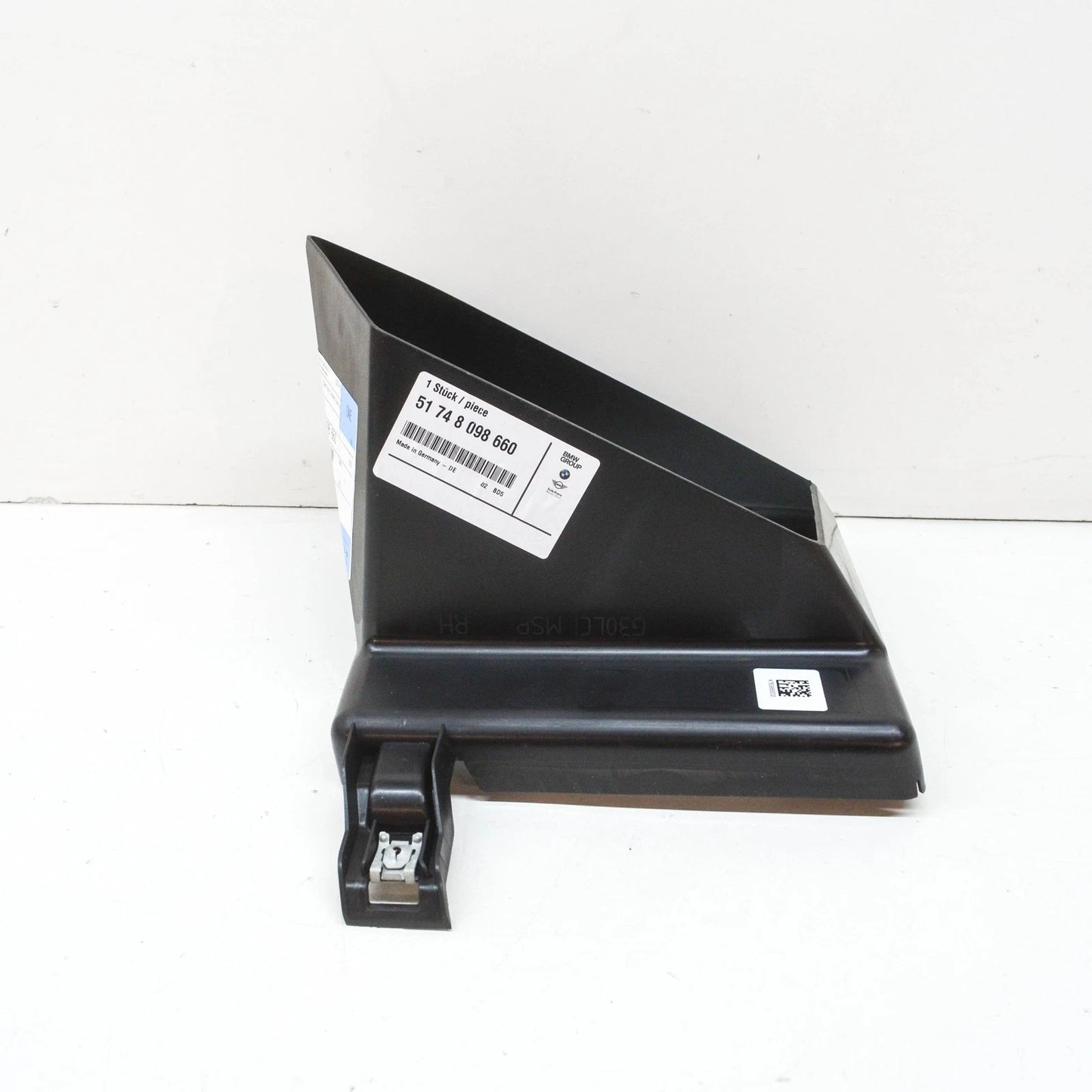 NEW BMW 5 G30 RIGHT RADIATOR SUPPORT AIR DUCT 51748098660 ORIGINAL