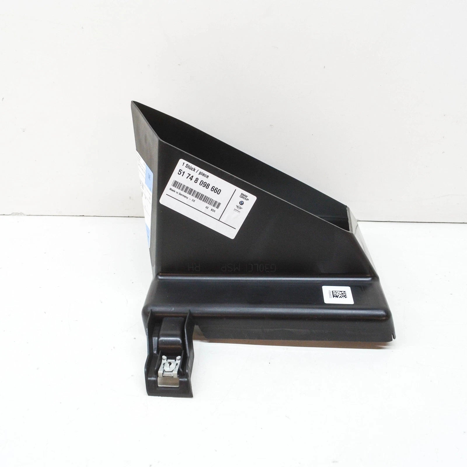 NEW BMW 5 G30 RIGHT RADIATOR SUPPORT AIR DUCT 51748098660 ORIGINAL