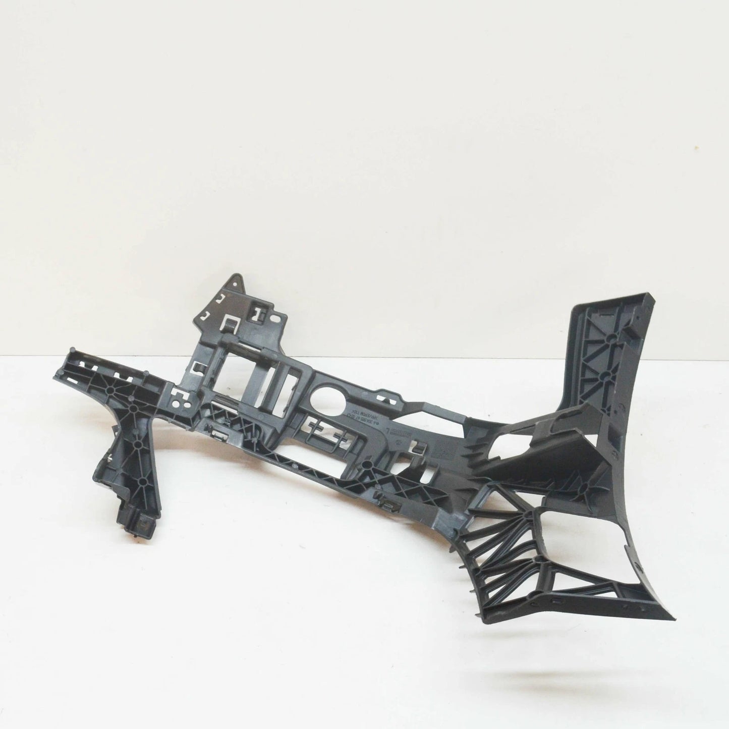 NEW MERCEDES BENZ C W204 FRONT LEFT AMG BUMPER BRACKET A2048854765 ORIGINAL