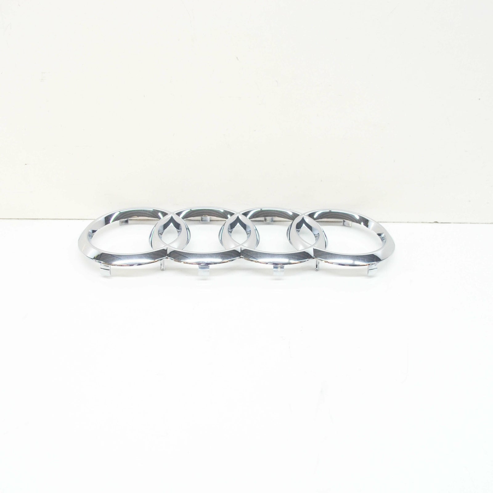 NEW AUDI Q7 SQ7 4M FRONT BUMPER RADIATOR GRILLE EMBLEM 4M08536052ZZ ORIGINAL