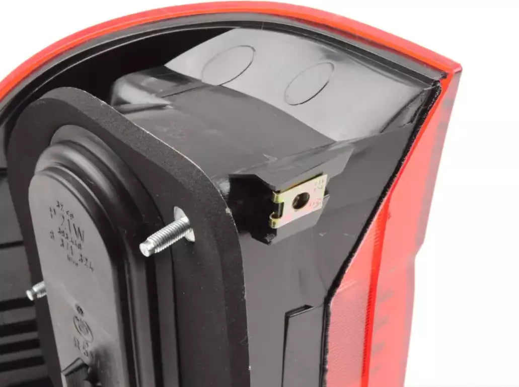 NEW BMW 5 E39 REAR RIGHT TAILLIGHT 63216900216 6900216 ORIGINAL