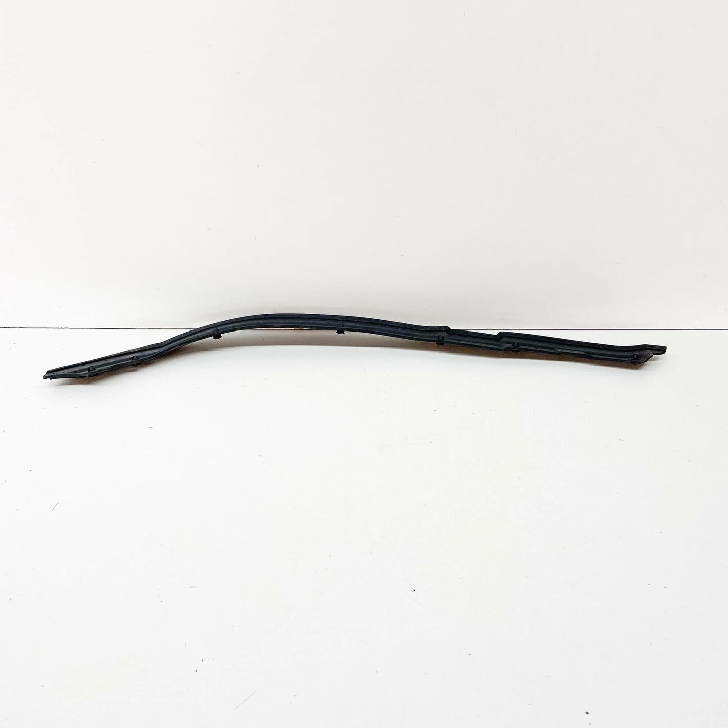 NEW MERCEDES-BENZ C W203 FRONT RIGHT DOOR SEALING FRAME A2037201678