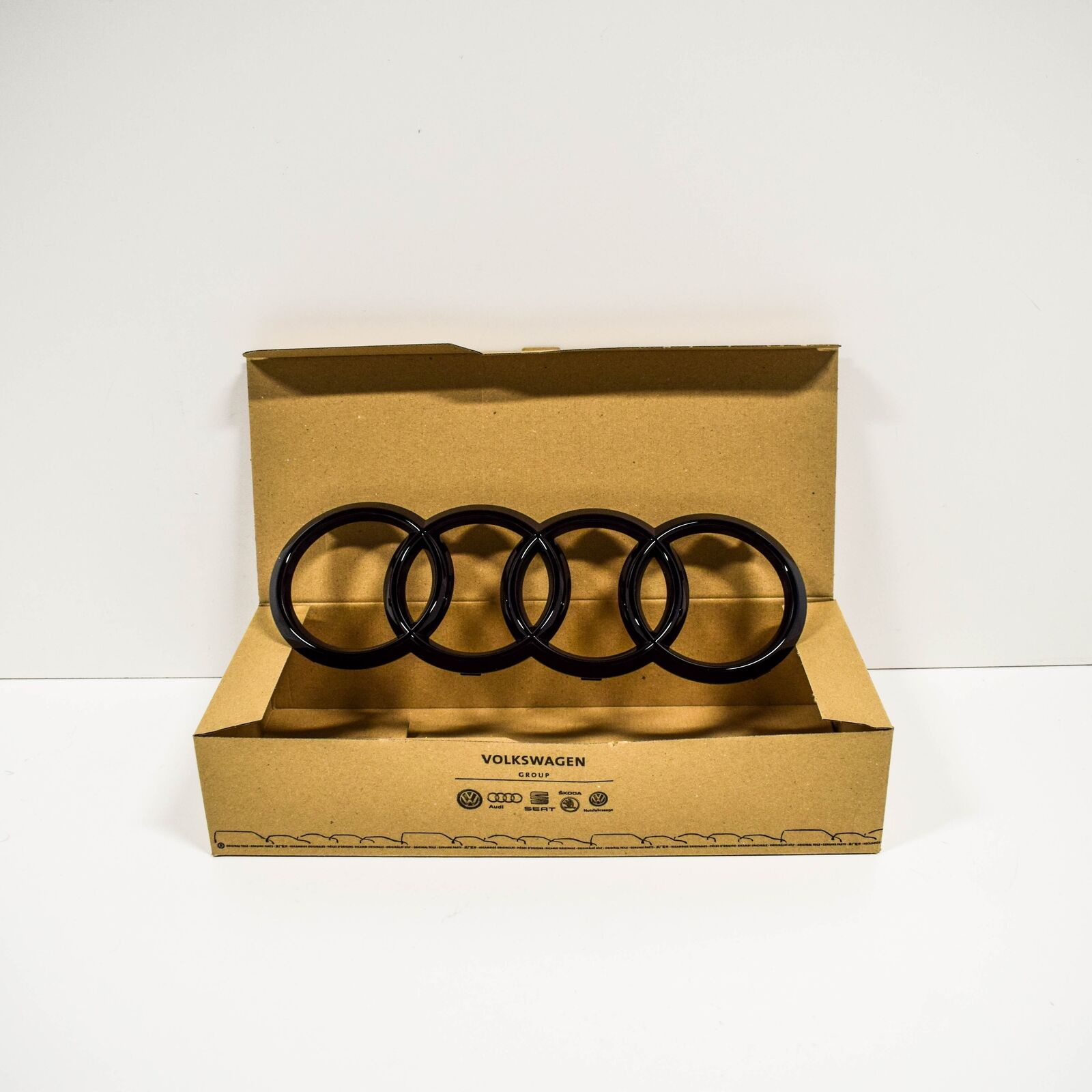 NEW AUDI A3 FRONT GRILLE EMBLEM 8T0853605T94 ORIGINAL