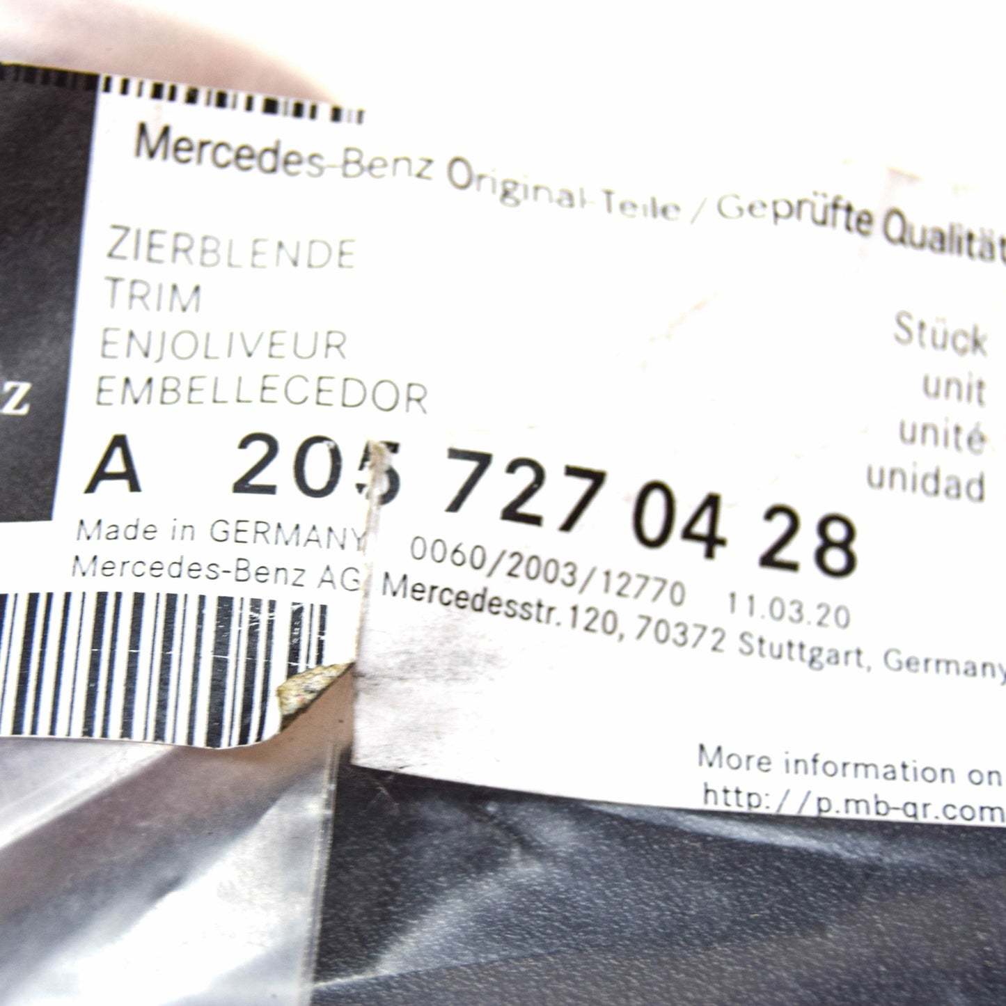 NEW MERCEDES BENZ C W205 FRONT RIGHT DOOR PANEL CARD CORNER TRIM A2057270428