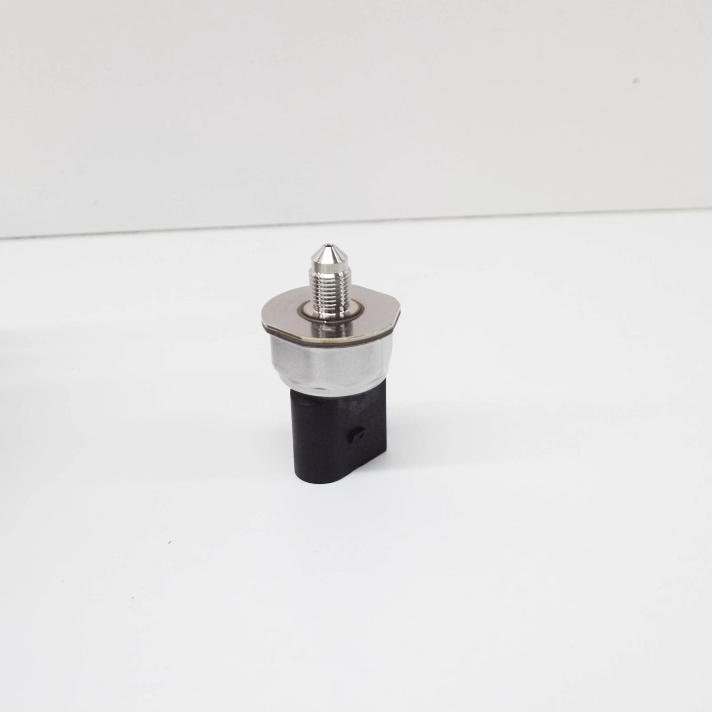 NEW BMW 3 E90 HIGH PRESSURE FUEL PRESSURE SENSOR 13537537319 335I ORIGINAL