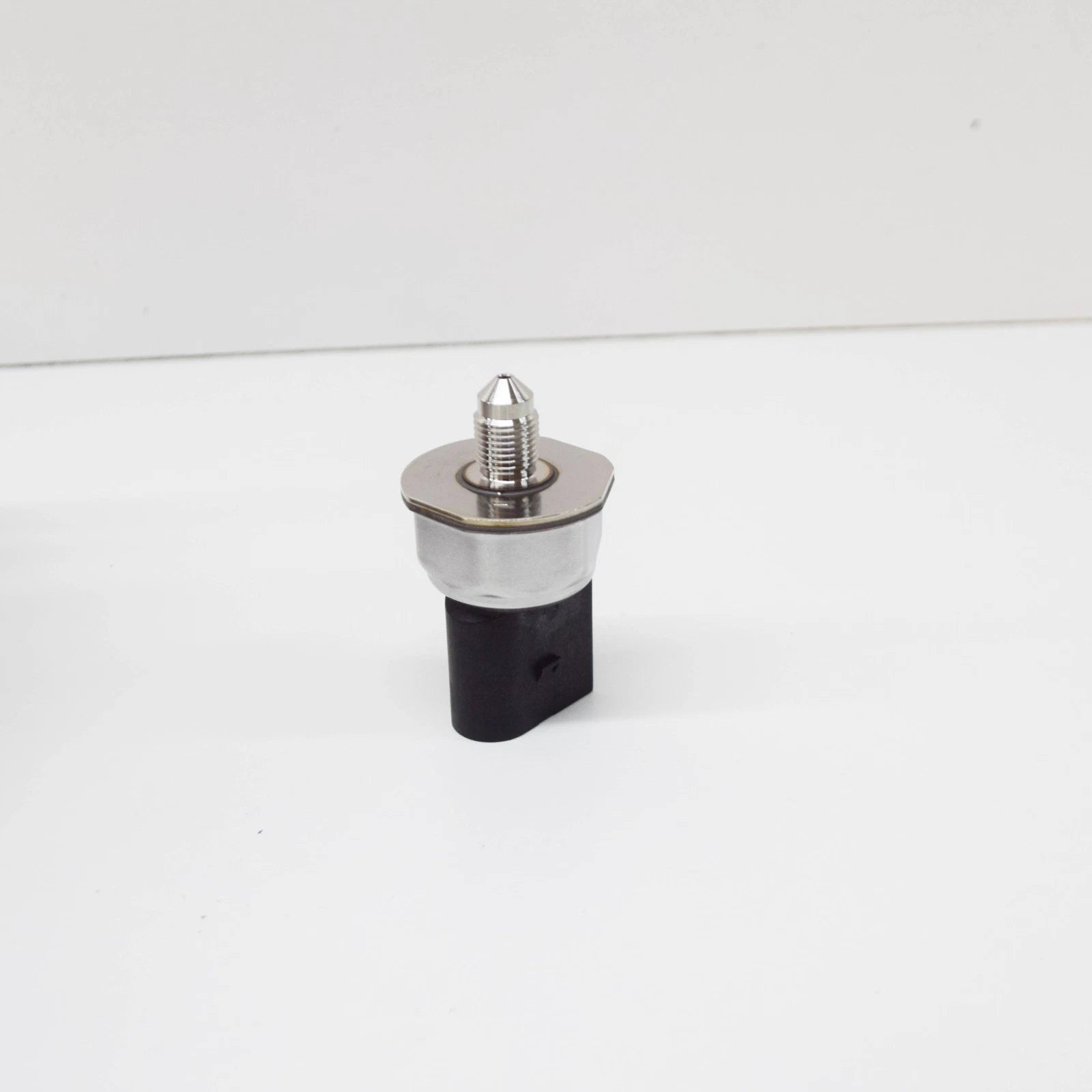 NEW BMW 3 E90 HIGH PRESSURE FUEL PRESSURE SENSOR 13537537319 335I ORIGINAL