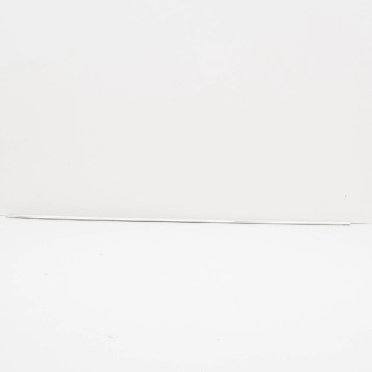 NEW BMW 5 E34 FRONT LEFT WINDOW LOWER SEAL 51211944231 1944231 ORIGINAL