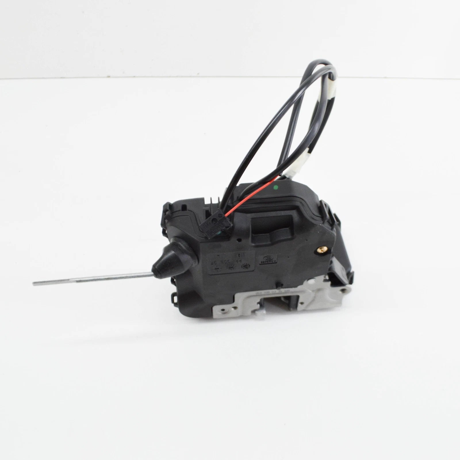 NEW MERCEDES-BENZ C W203 FRONT LEFT DOOR LOCK RHD A2037200335 ORIGINAL