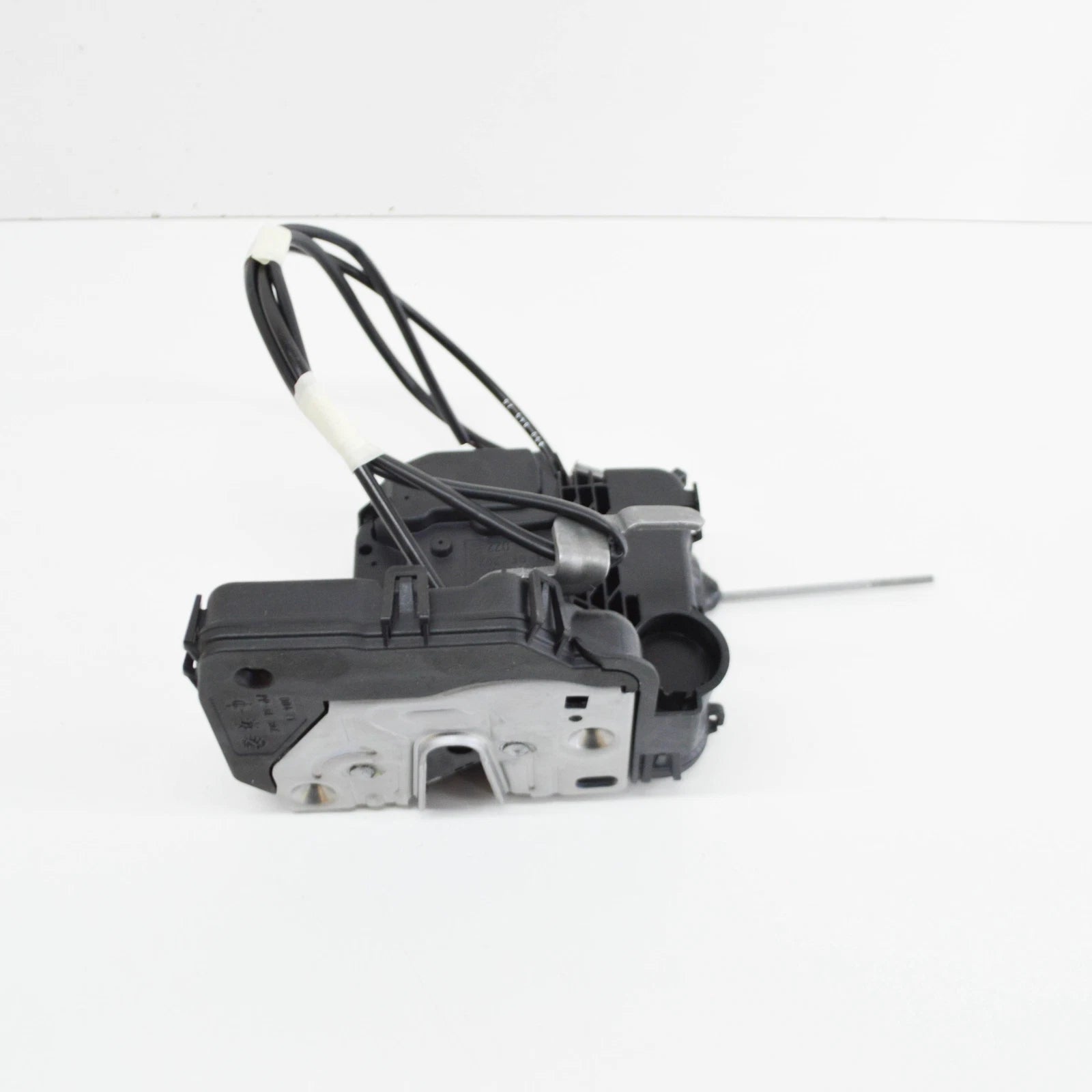 NEW MERCEDES-BENZ C W203 FRONT LEFT DOOR LOCK RHD A2037200335 ORIGINAL