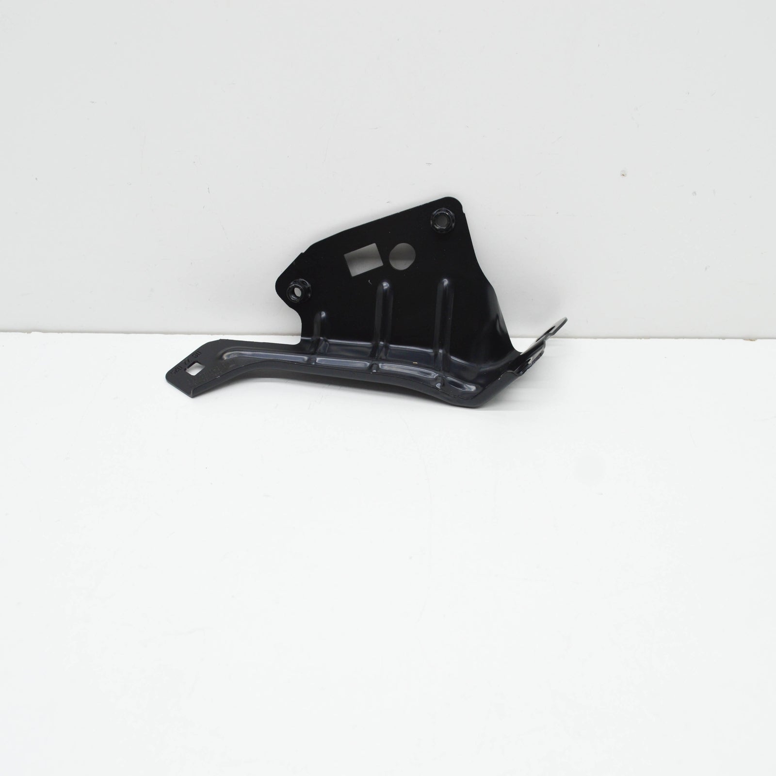 NEW VOLKSWAGEN GOLF MK8 CD FRONT LEFT FENDER HOLDER 5H0821135 ORIGINAL