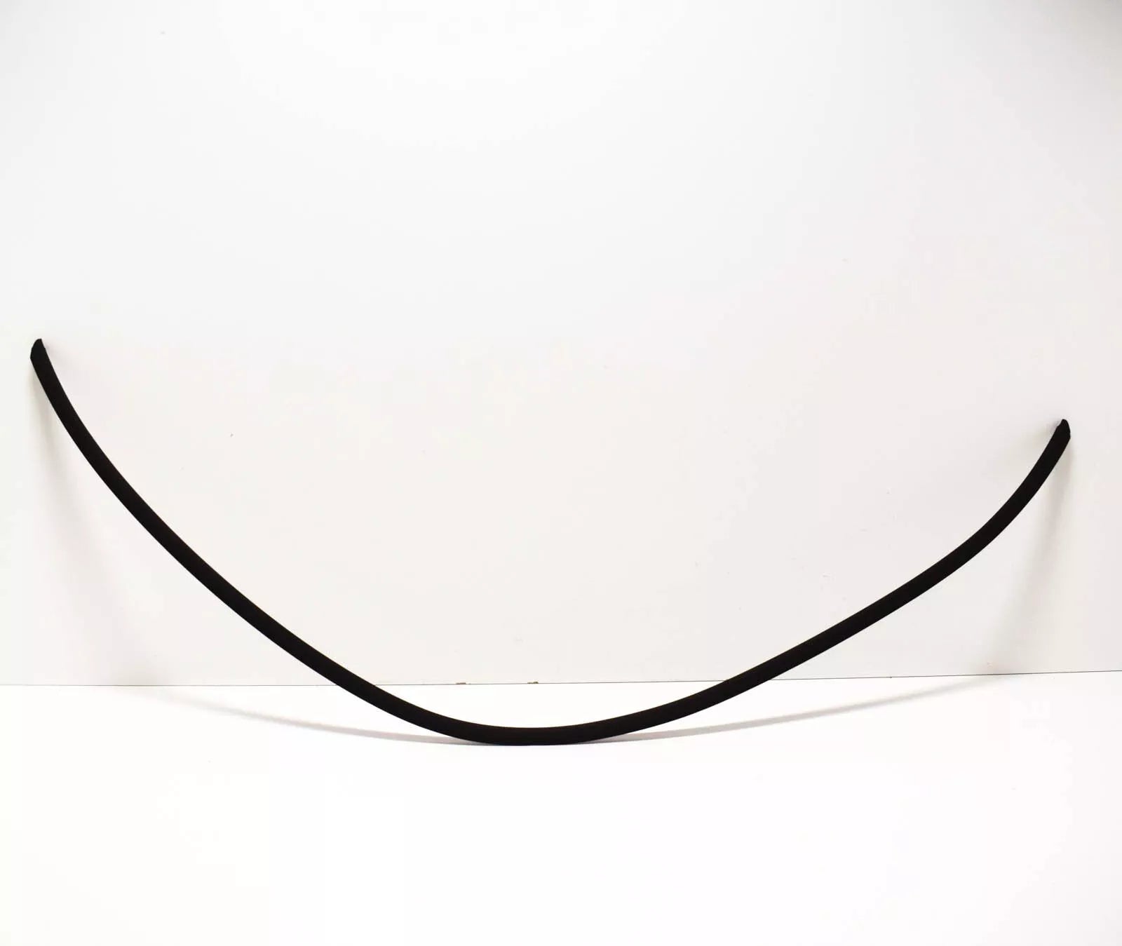 NEW BMW E39 SEDAN REAR WINDSHIELD BOTTOM MOULDING TRIM SEAL 51318159786 ORIGINAL