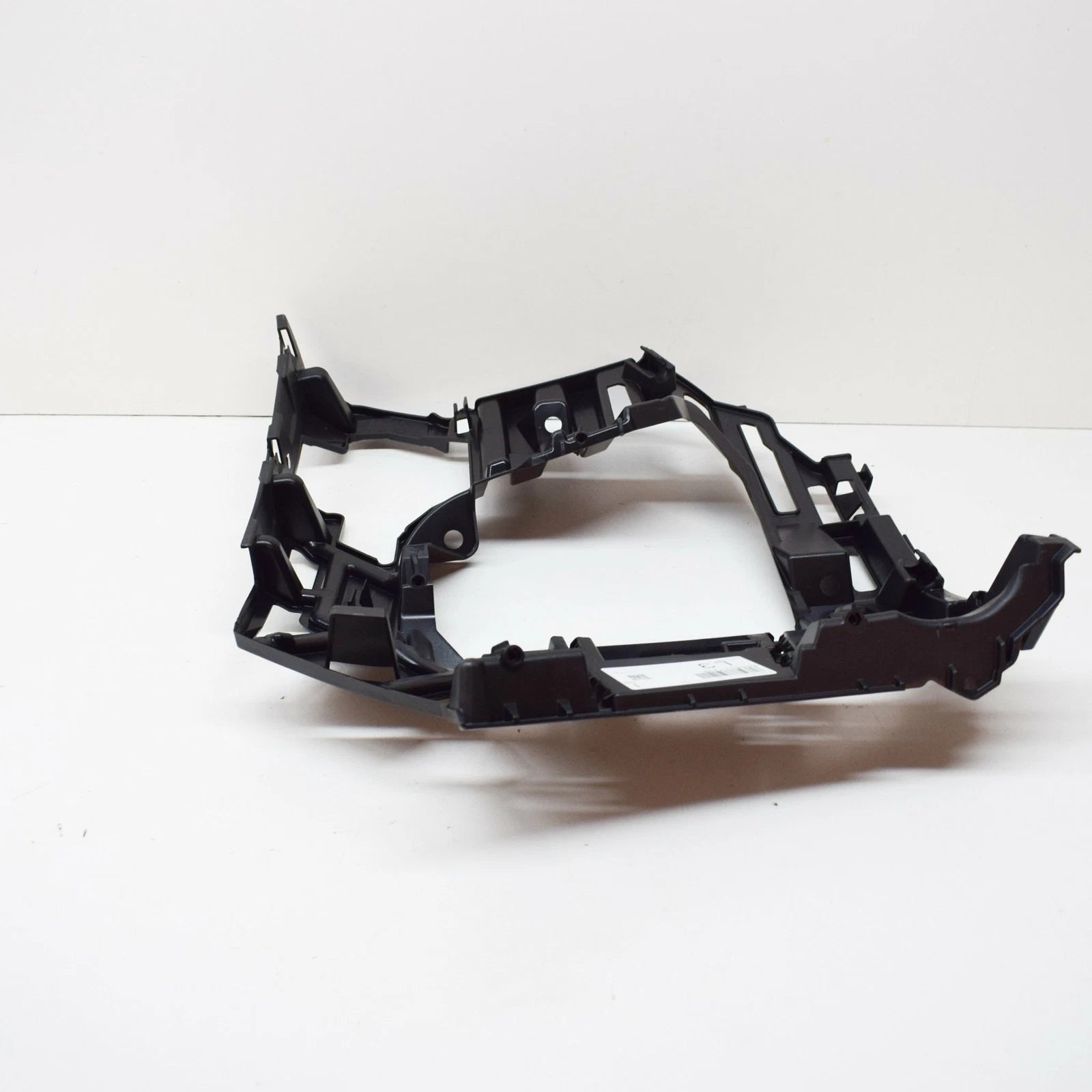 NEW VOLKSWAGEN GOLF MK7 FRONT LEFT BUMPER BRACKET 5G0807723P 2015