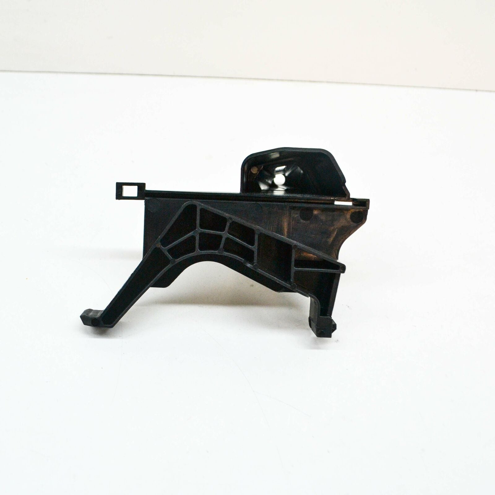 NEW MERCEDES-BENZ SLC R172 RIGHT RADIATOR AIR DUCT CONNECTOR A2315400881