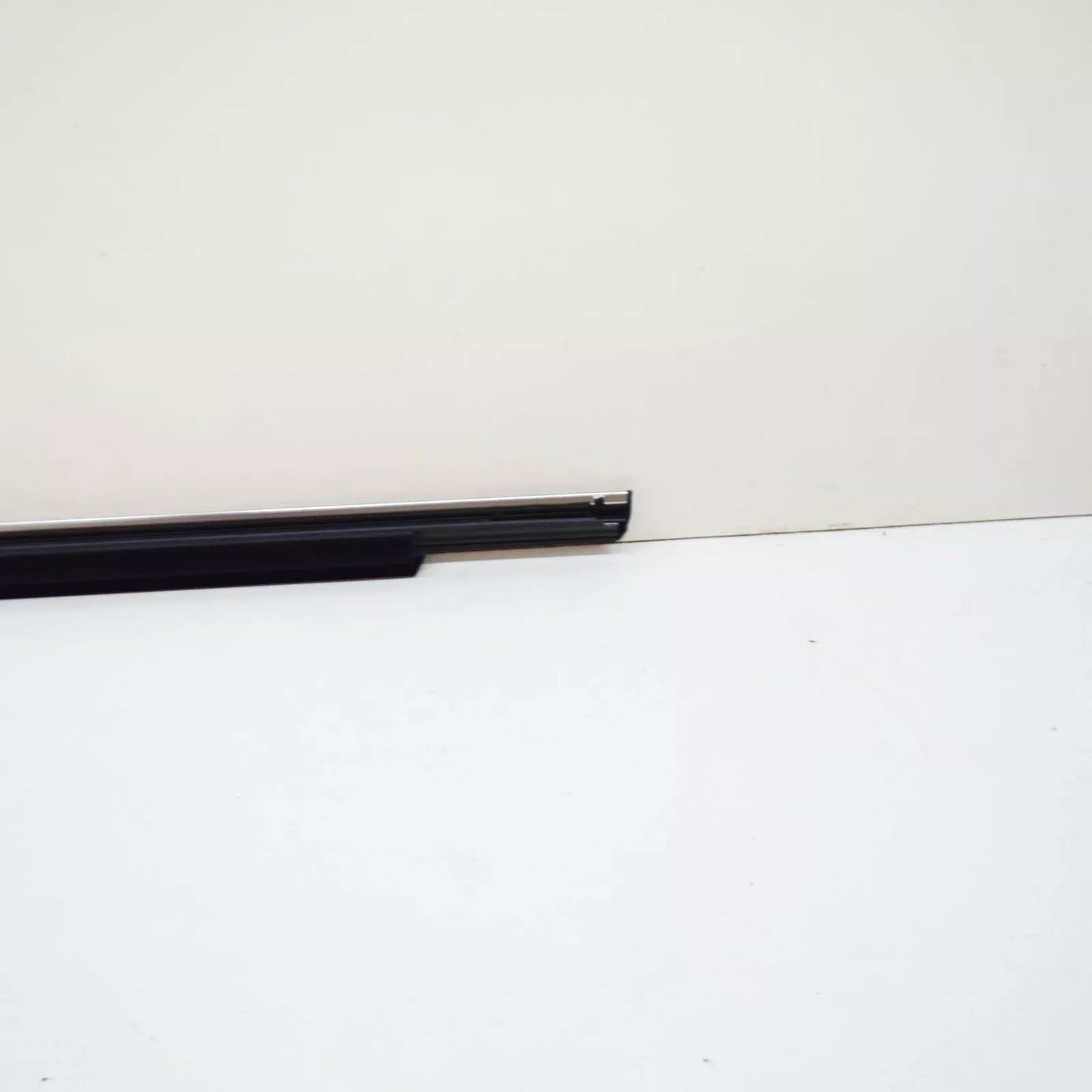 NEW MB C W204 REAR RIGHT DOOR WINDOW OUTSIDE SEALING FRAME A2047351665 ORIGINAL