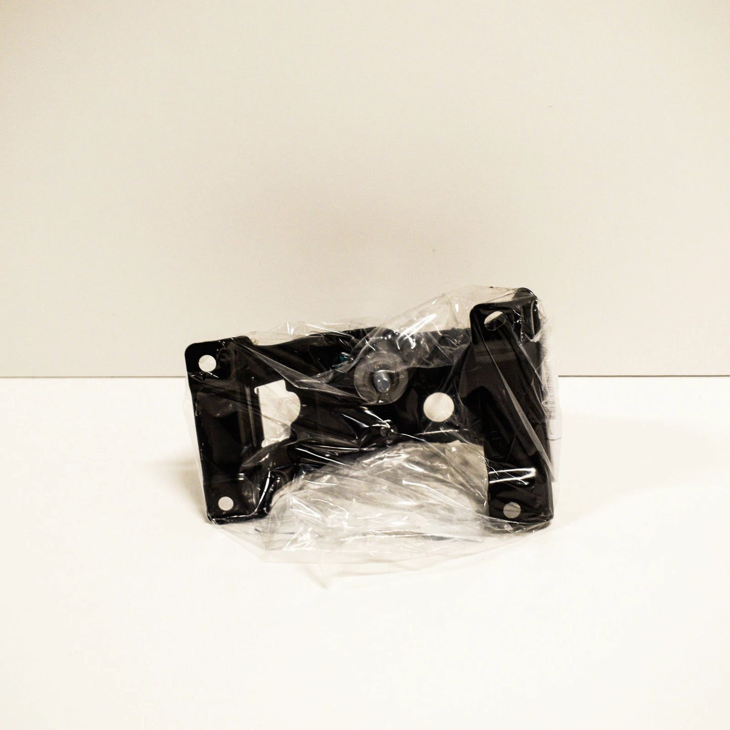 NEW BMW X6 E71 RIGHT SIDE UPPER SECTION HOOD LOCK 51237164802