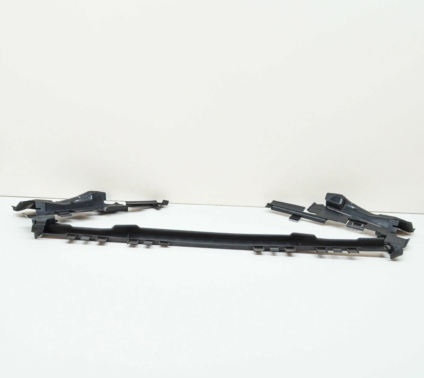 NEW MERCEDES-BENZ E W212 RADIATOR TOP AIR DUCT A2125050000 ORIGINAL