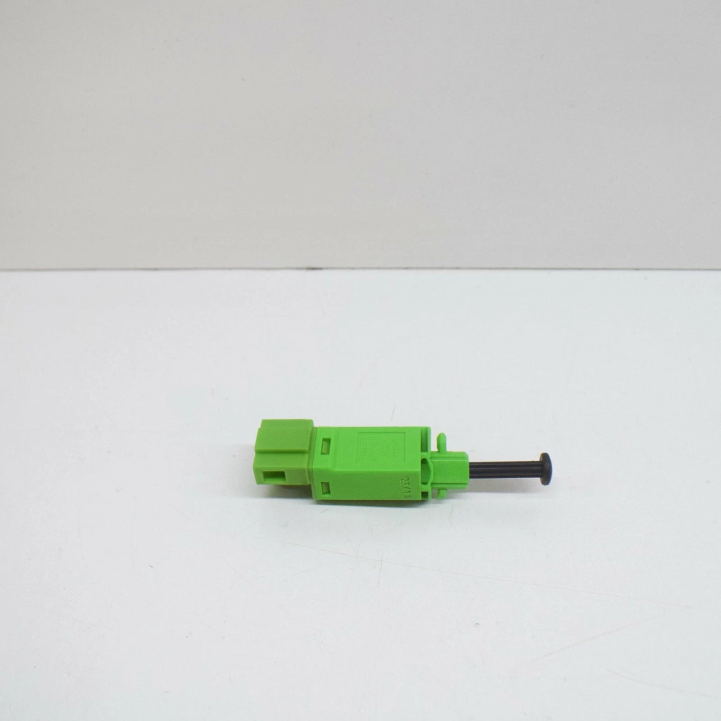 NEW VOLKSWAGEN TOUAREG 7L CLUTCH PEDAL SWITCH 1H0927189E