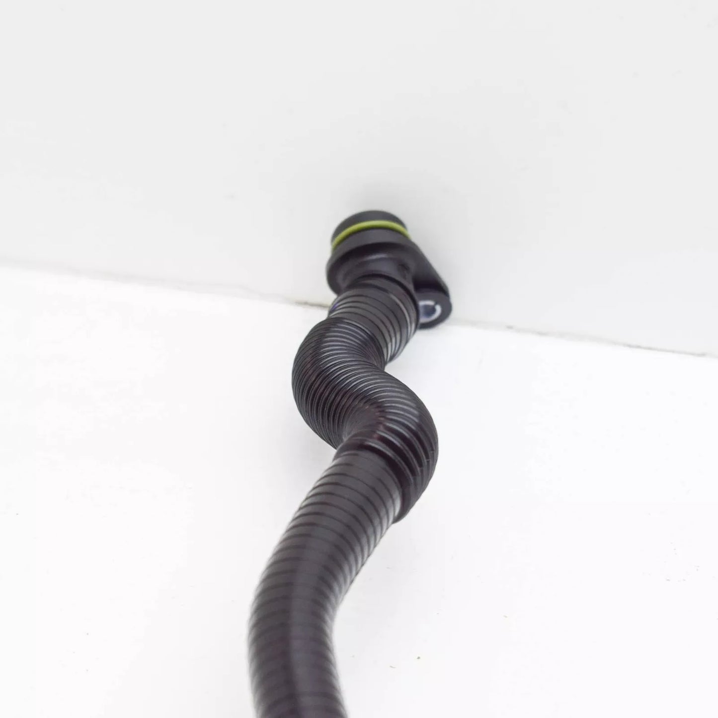 NEW MERCEDES-BENZ CLA C117 OIL SEPARATOR VENT LINE A2700180900 ORIGINAL