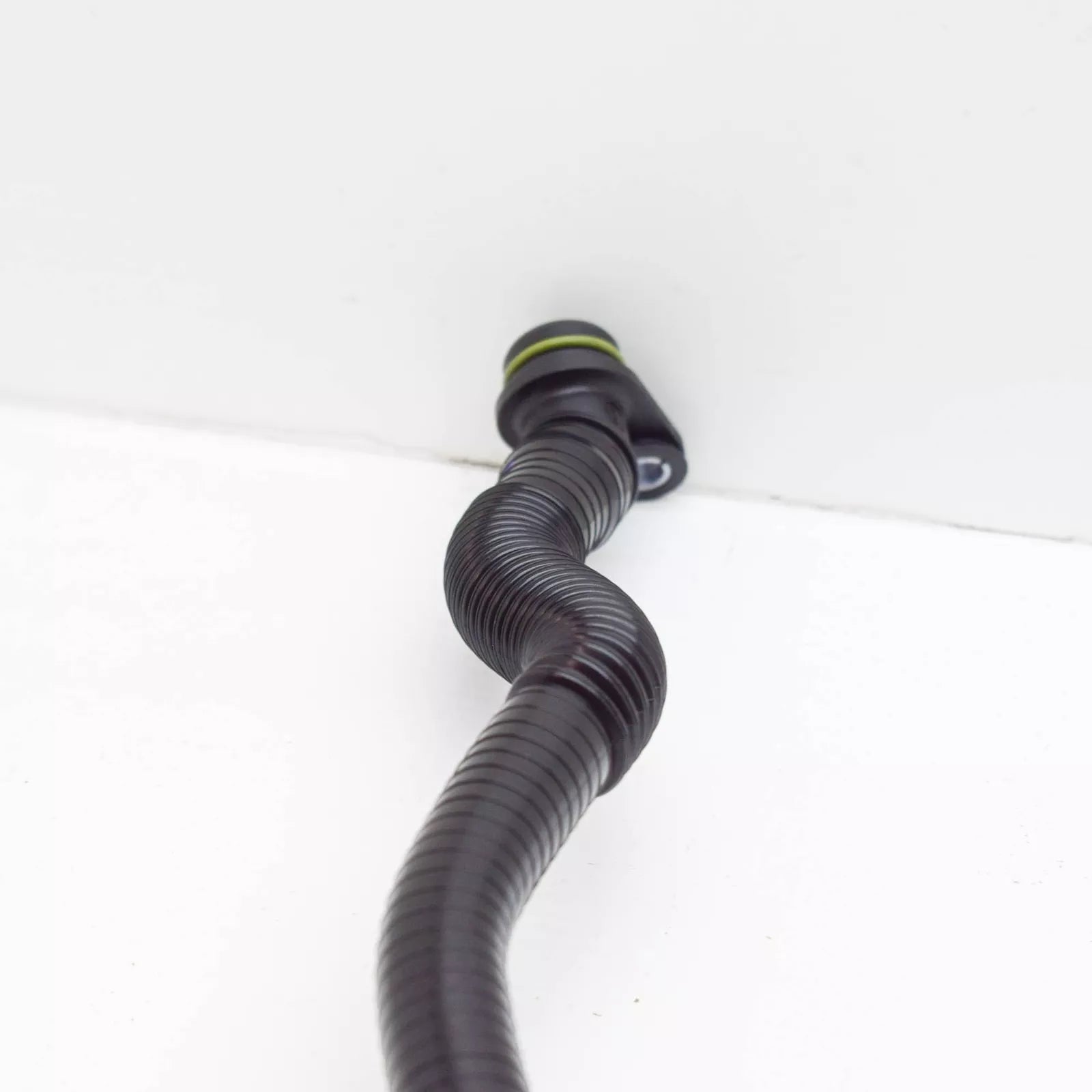 NEW MERCEDES-BENZ CLA C117 OIL SEPARATOR VENT LINE A2700180900 ORIGINAL