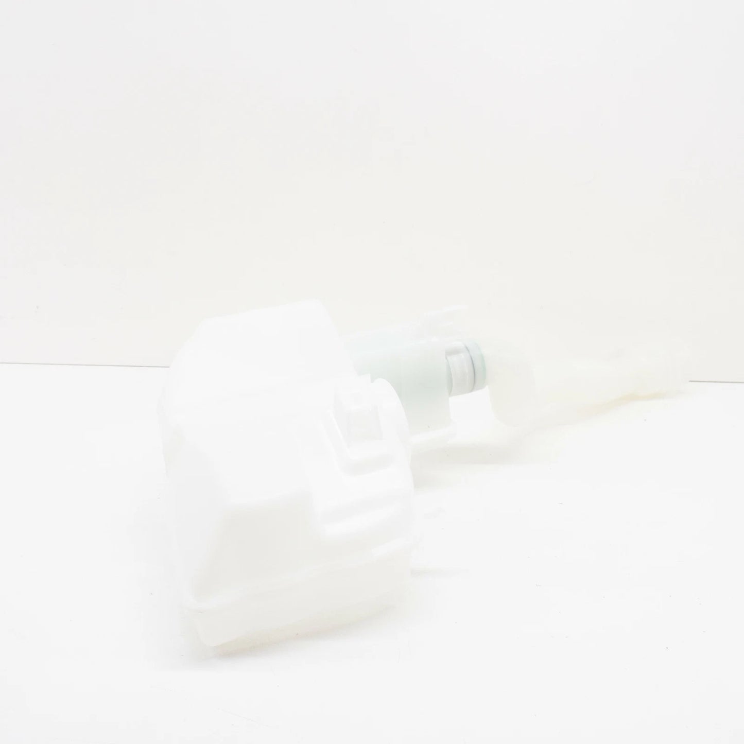 NEW MB GL X166 WINDSHIELD WASHER FLUID TANK A1668690720 ORIGINAL